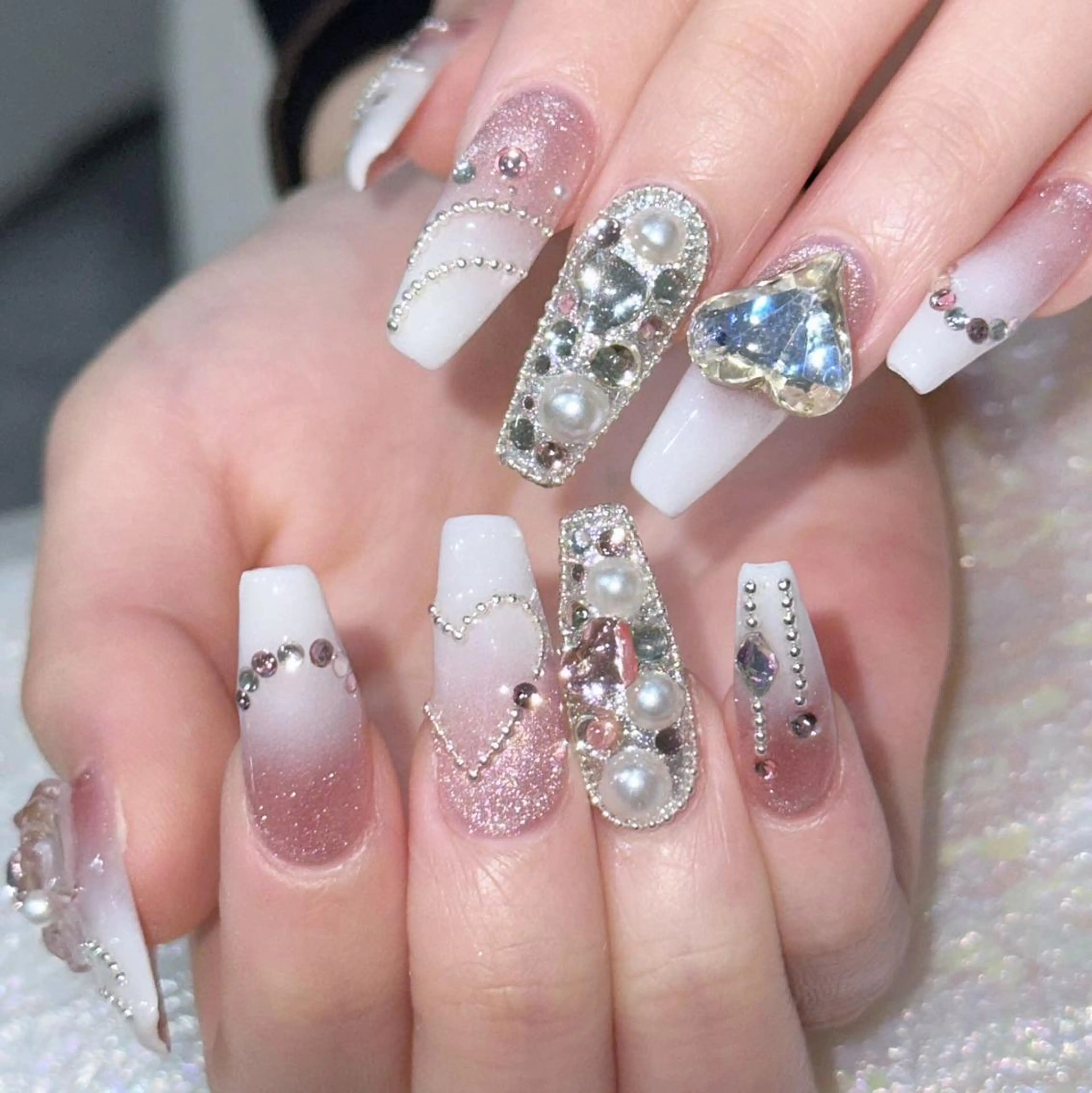 ネイル ハンドネイル Queens PUPUのネイルデザイン