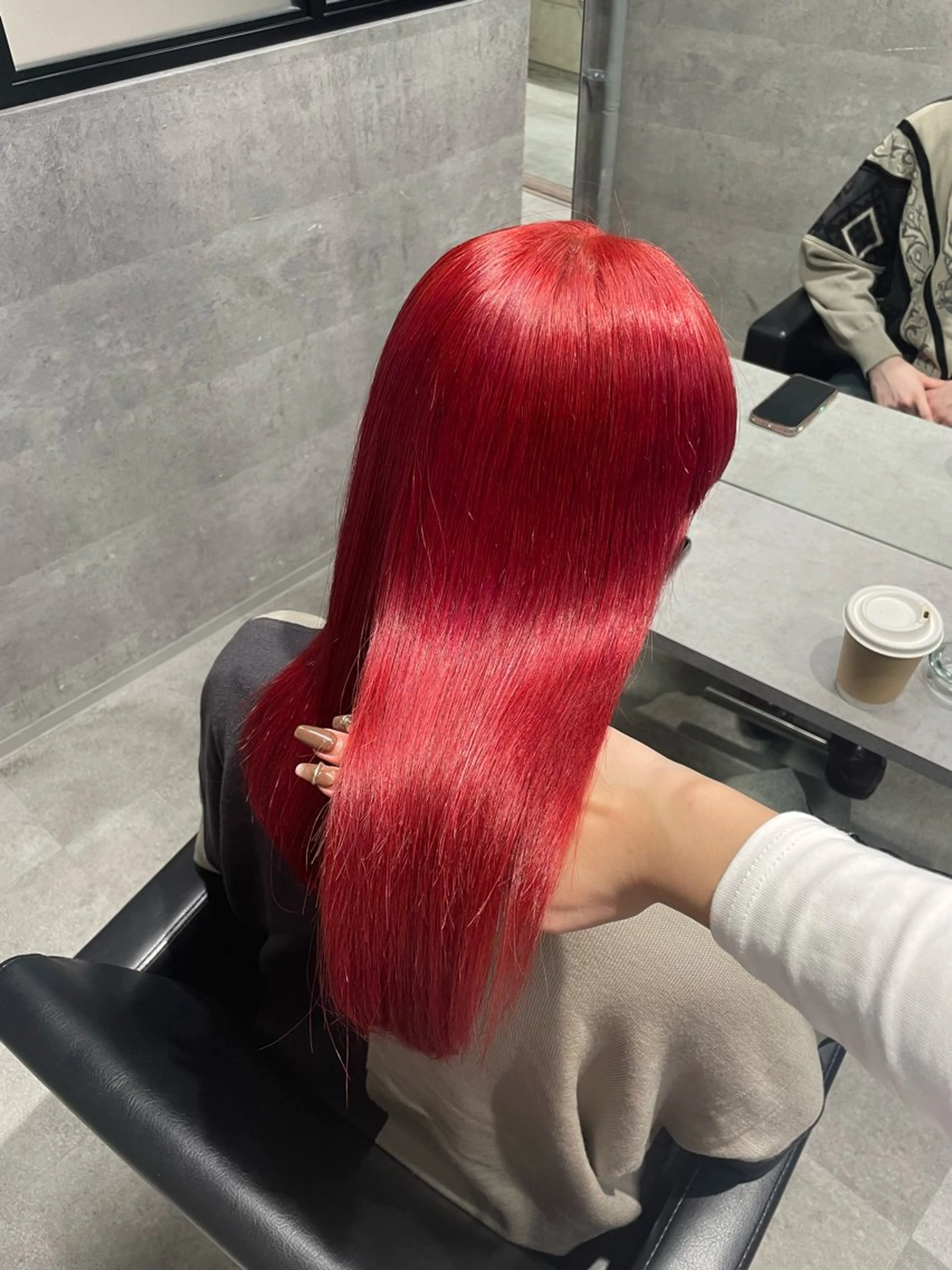 セミロング ヘアカラー 出口 千乃のヘアスタイル