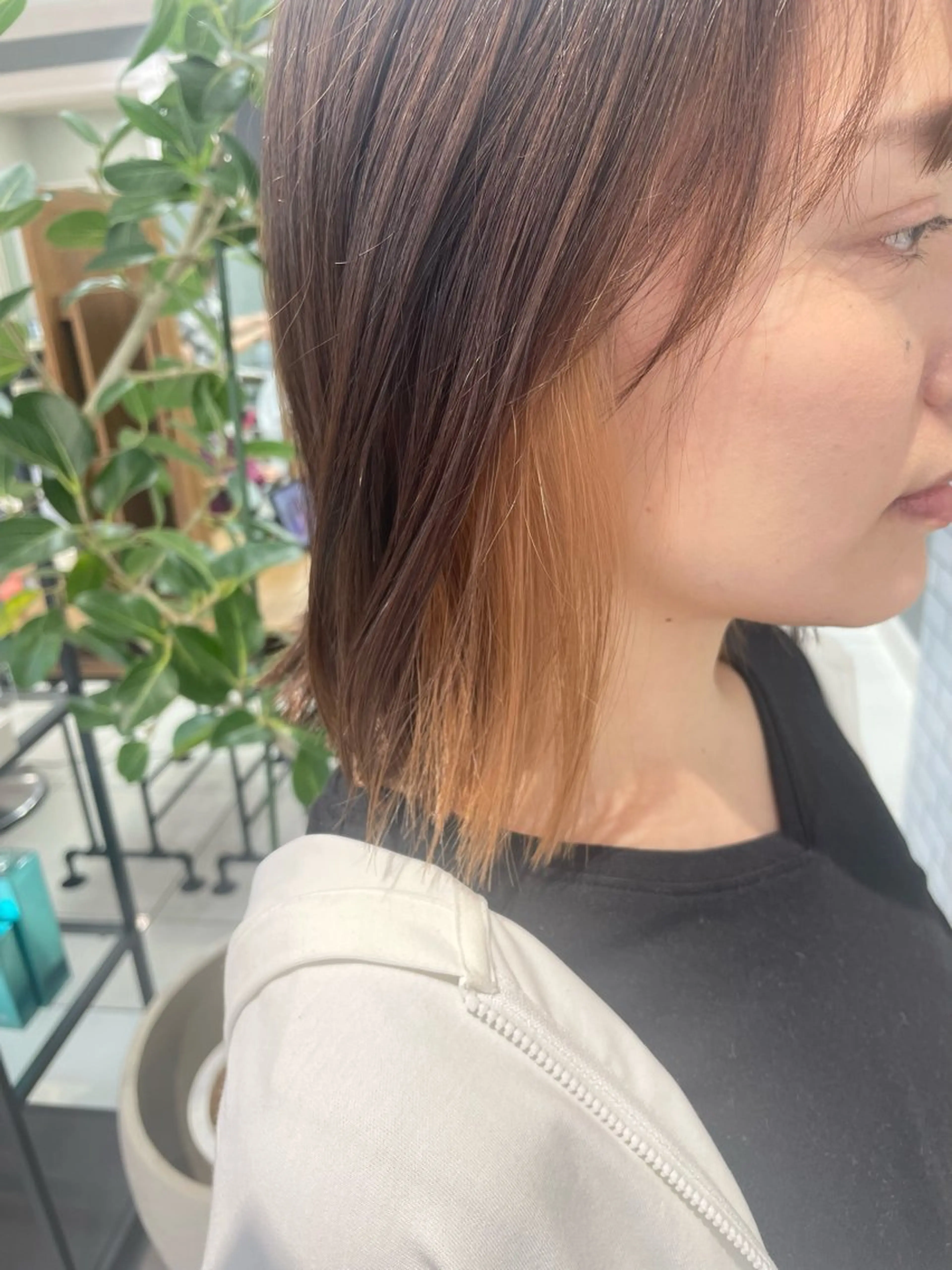 ミディアム カラー ベージュカラー ブリーチ イヤリングカラー ミルクティーベージュ メンズブリーチカラー /NAOのヘアスタイル