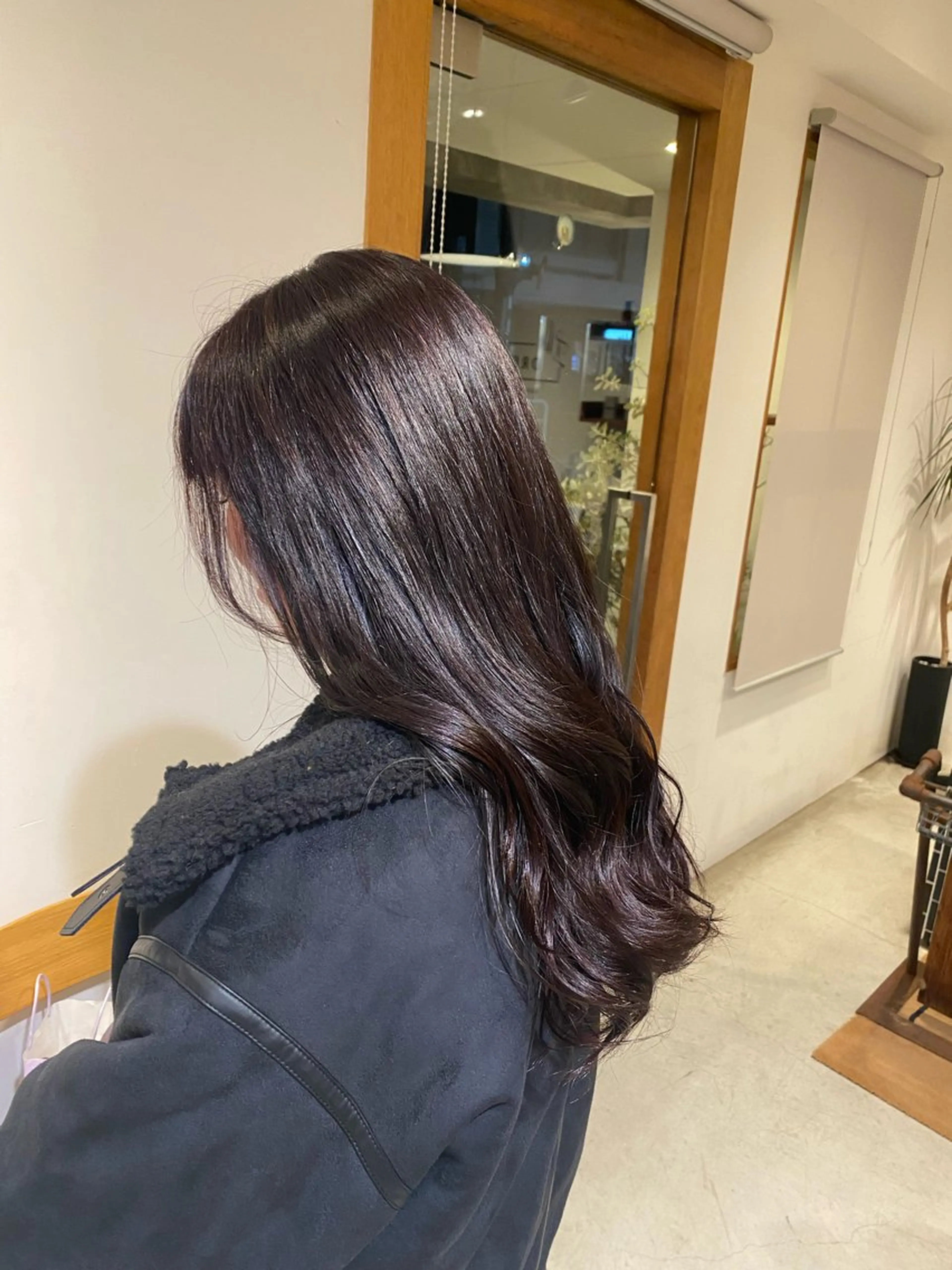 カラー dress nanamiのヘアスタイル