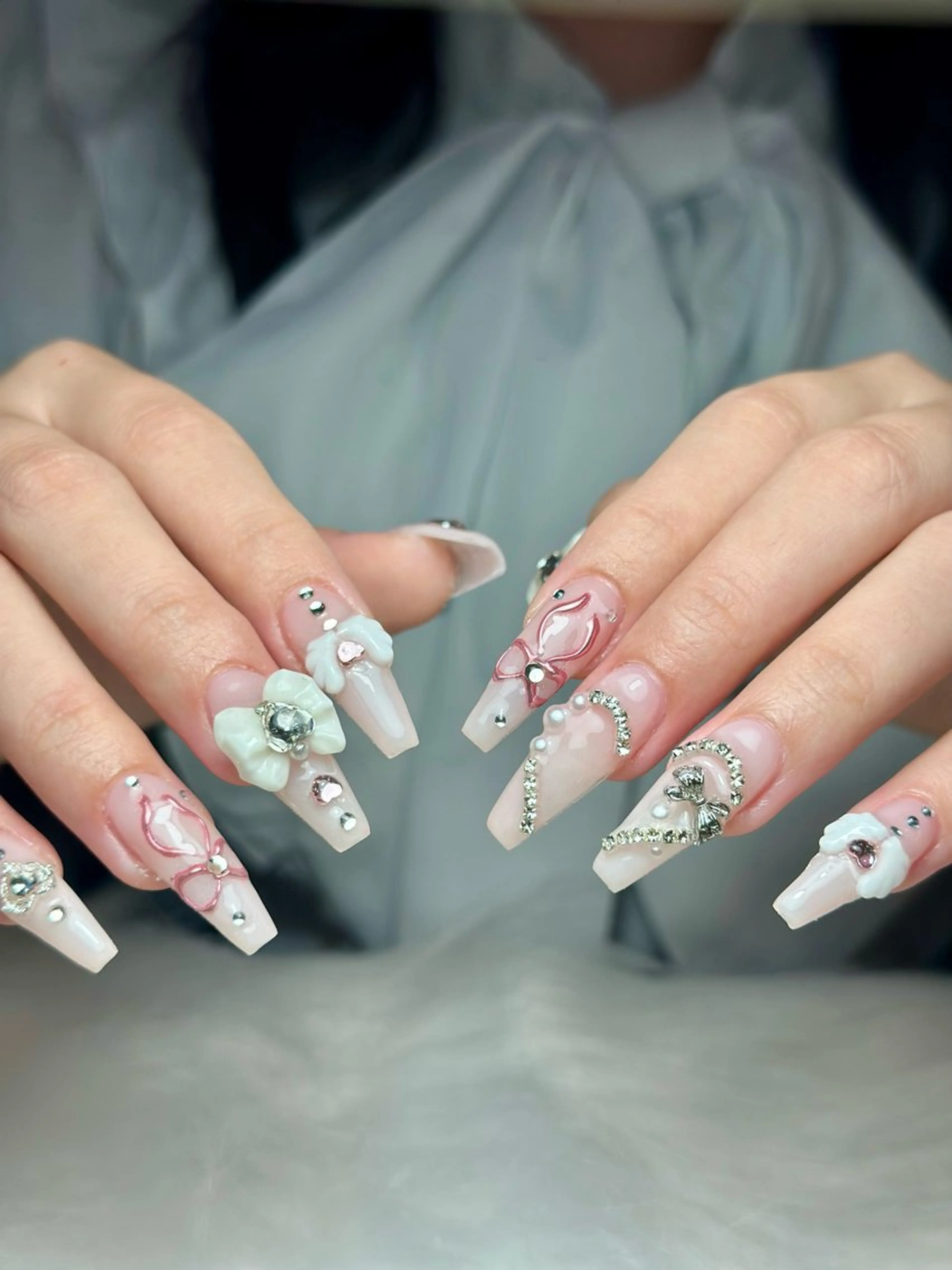 ネイル フレンチネイル グラデーション 韓国ネイル マグネットネイル シンプルネイル ハンドネイル CoMo Nail Studio所属・CoMo Nailのネイルデザイン