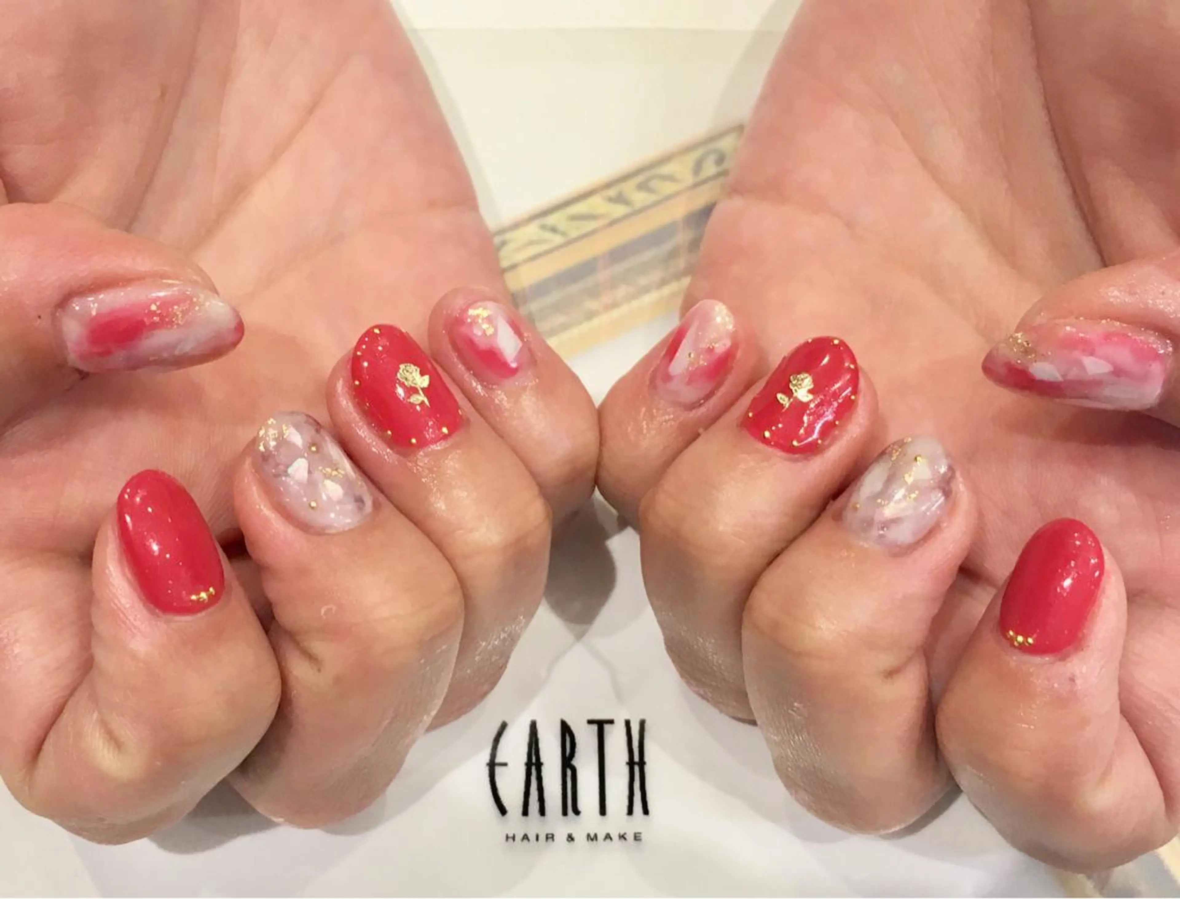 ネイル ニュアンスネイル 赤色 ハンドネイル 佐藤 まりえのネイルデザイン