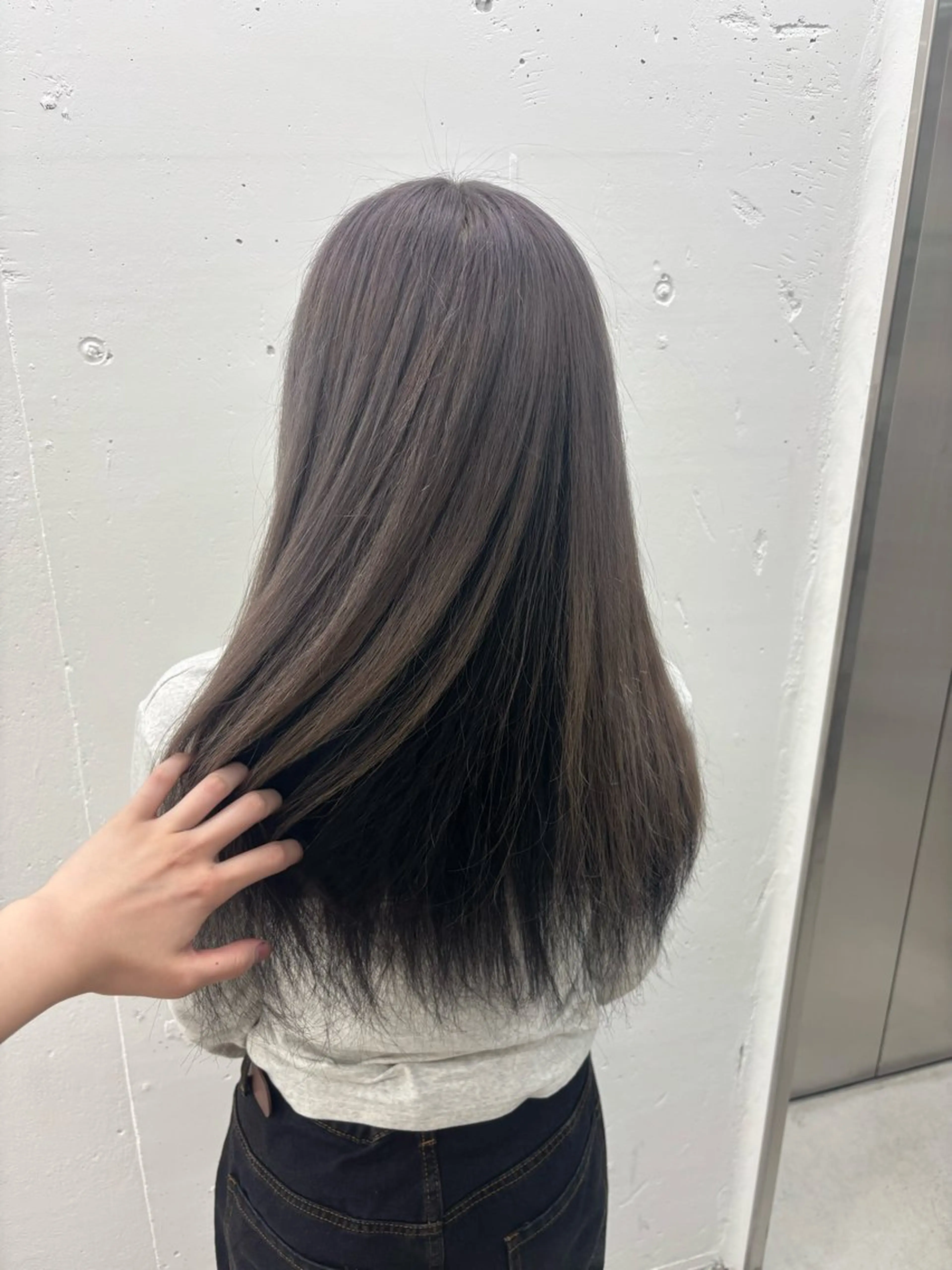 ロング カラー 黒髪 シルバー ヘアカラー トリートメント ヘッドスパ 🌼あいり🌼 JILLSTUDIOのヘアスタイル