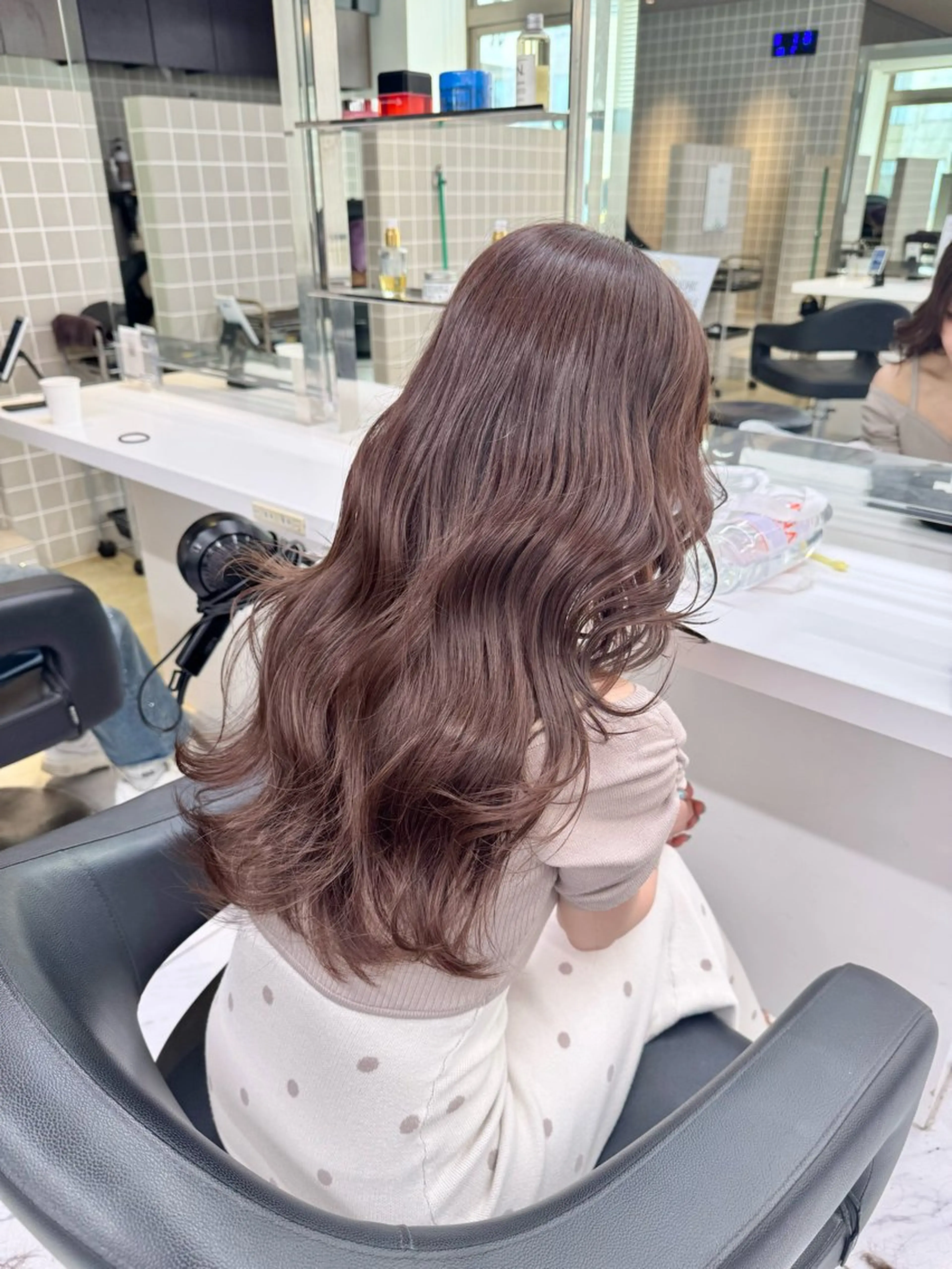 セミロング カラー ヘアアレンジ ベージュカラー 黒髪 ブリーチ ブルーカラー ブルーブラック ヘアカラー トリートメント ヘッドスパ ヘアセット 艶カラー の達人のヘアスタイル
