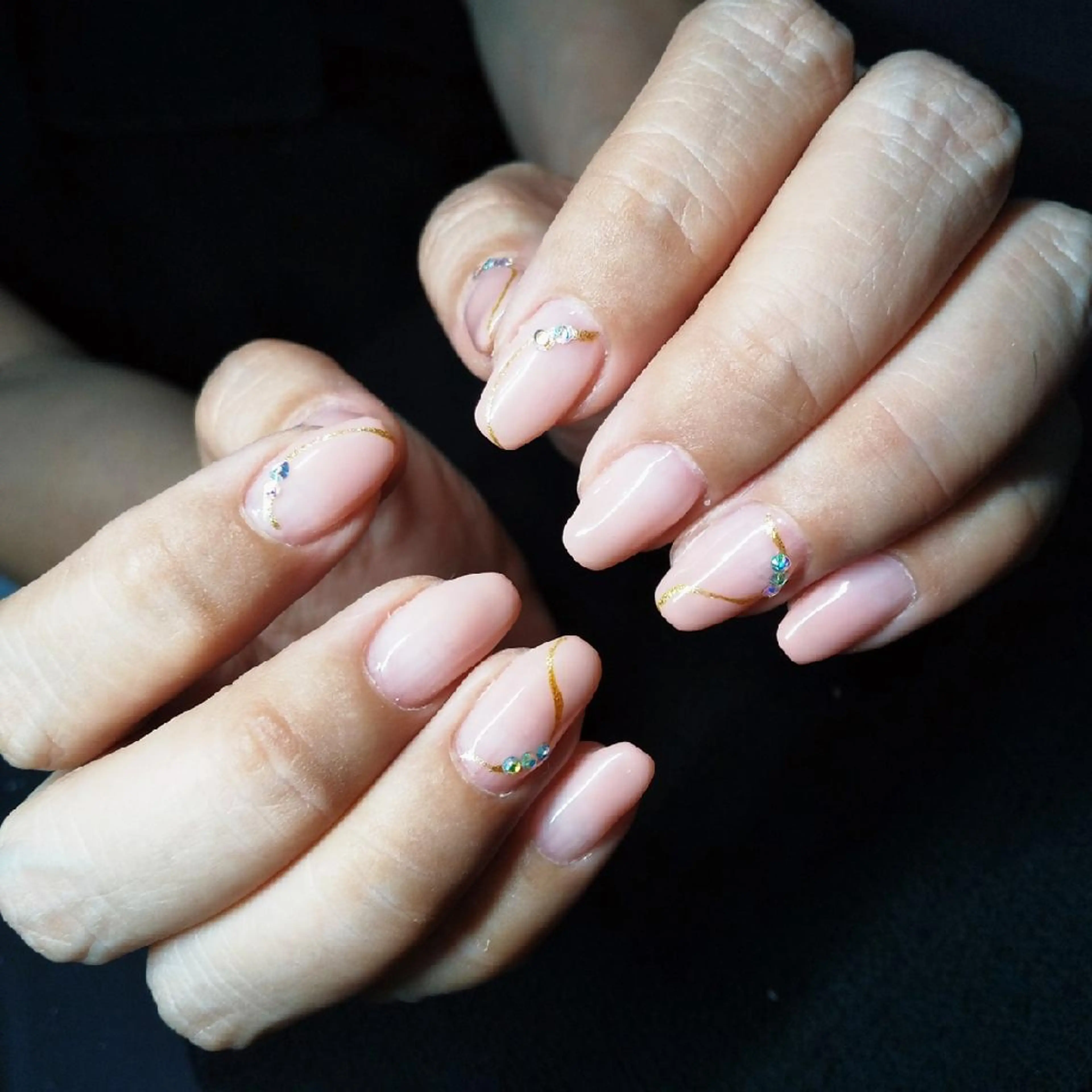 ネイル ゴールド オフィスネイル ピンク ハンドネイル ネイルサロンベルティ .keikoのネイルデザイン