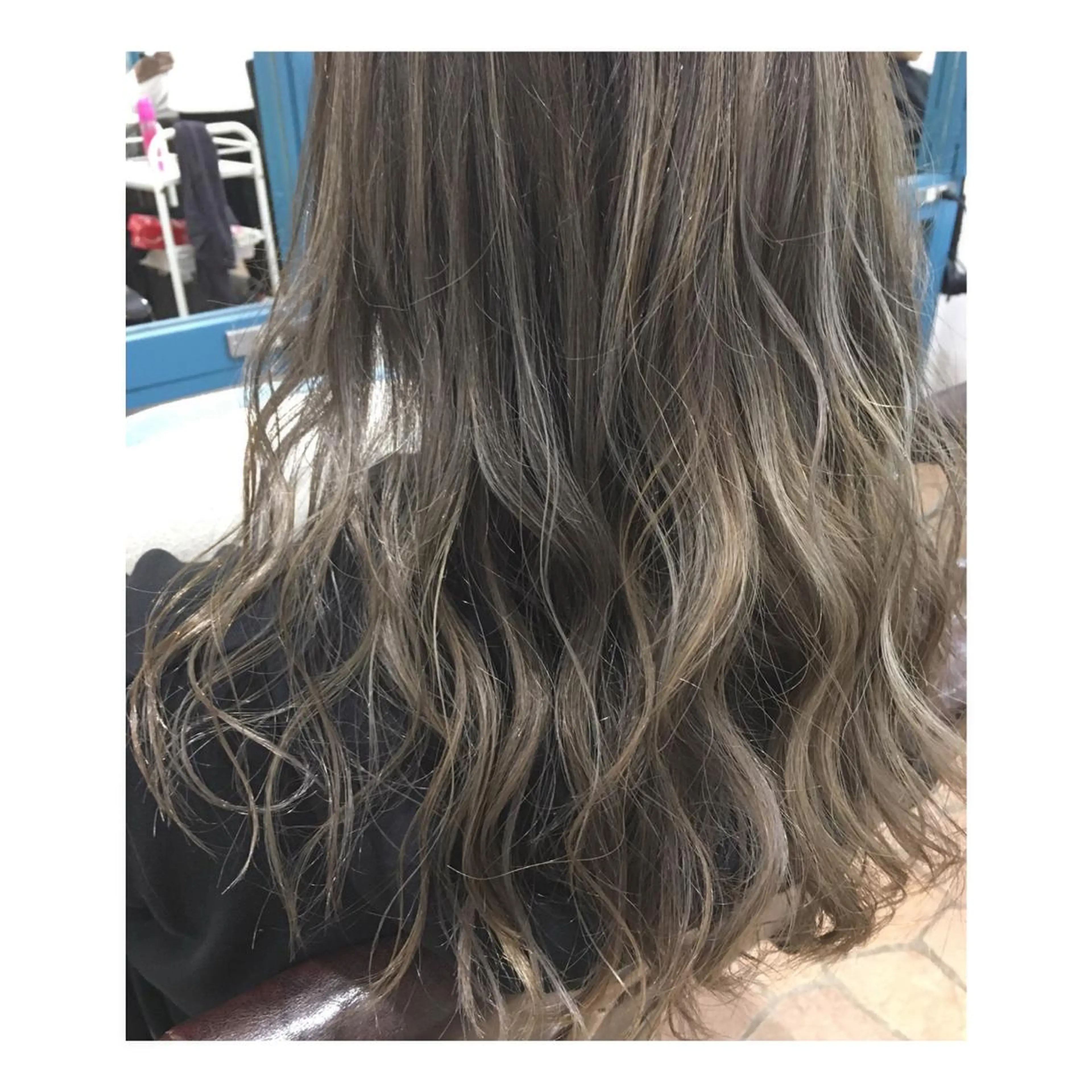 セミロング カラー ヘアアレンジ ハイライトカラー 外国人風カラー ハイライト ヘアカラー トリートメント 🎀透明感カラーෆ 🪄Maikoのヘアスタイル