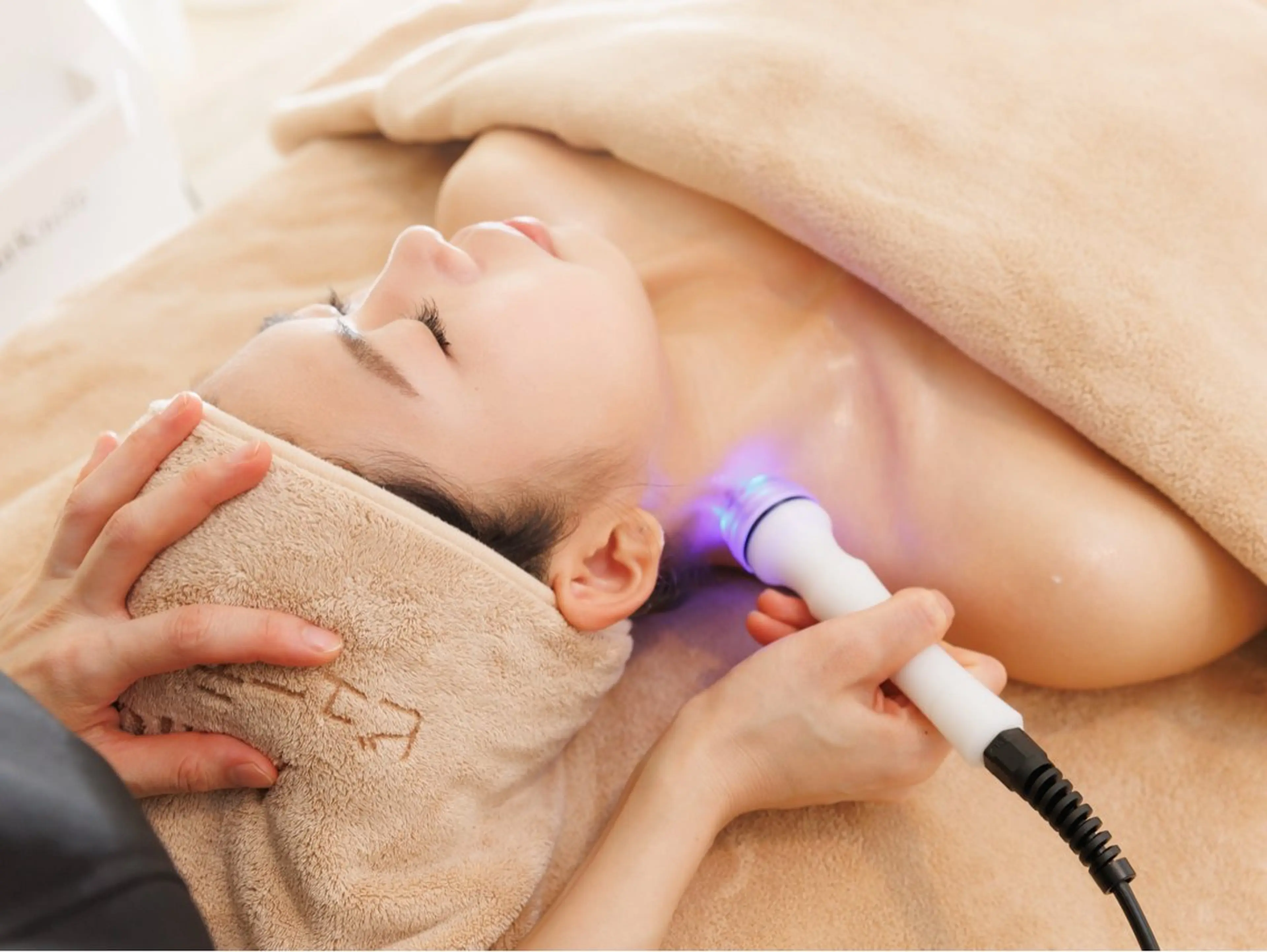 (新人→強めのマッサージができません)毛穴洗浄＋ハイパーナイフ小顔＋保湿パック80分8980→7500の写真