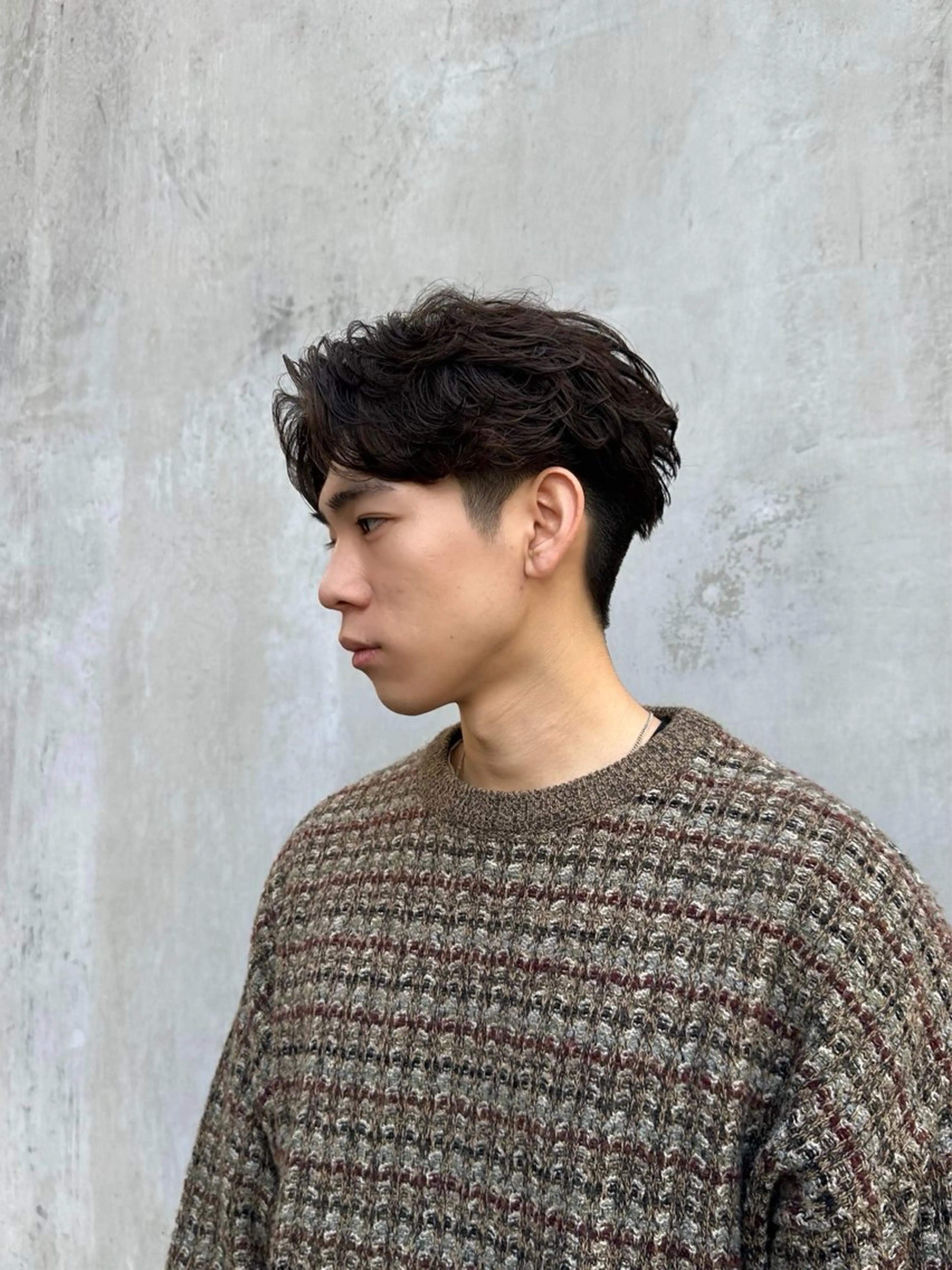 ミディアム パーマ メンズ ミディアムパーマ センターパート メンズパーマ ニュアンスパーマ カット パーマ トリートメント SALOWIN 原宿 iori所属・🌟原宿指名No.1 センターパート⭐️のヘアスタイル