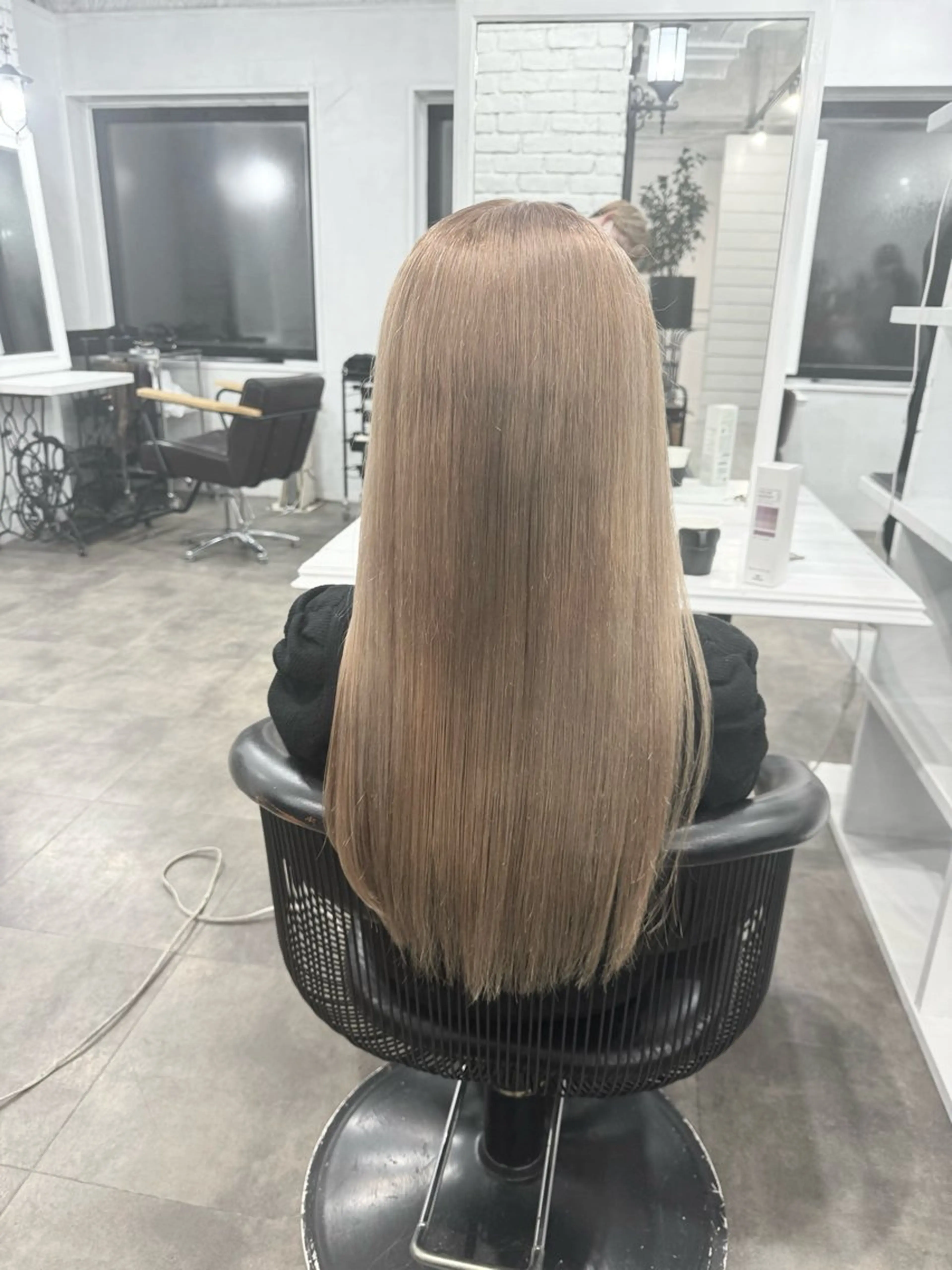 ロング カラー バレイヤージュ ミストバング ベージュカラー ブリーチ 抜きっぱなしブロンド SALOWIN札幌大通り所属・札幌ブリーチカラー/ ダブルカラー/ドイのヘアスタイル