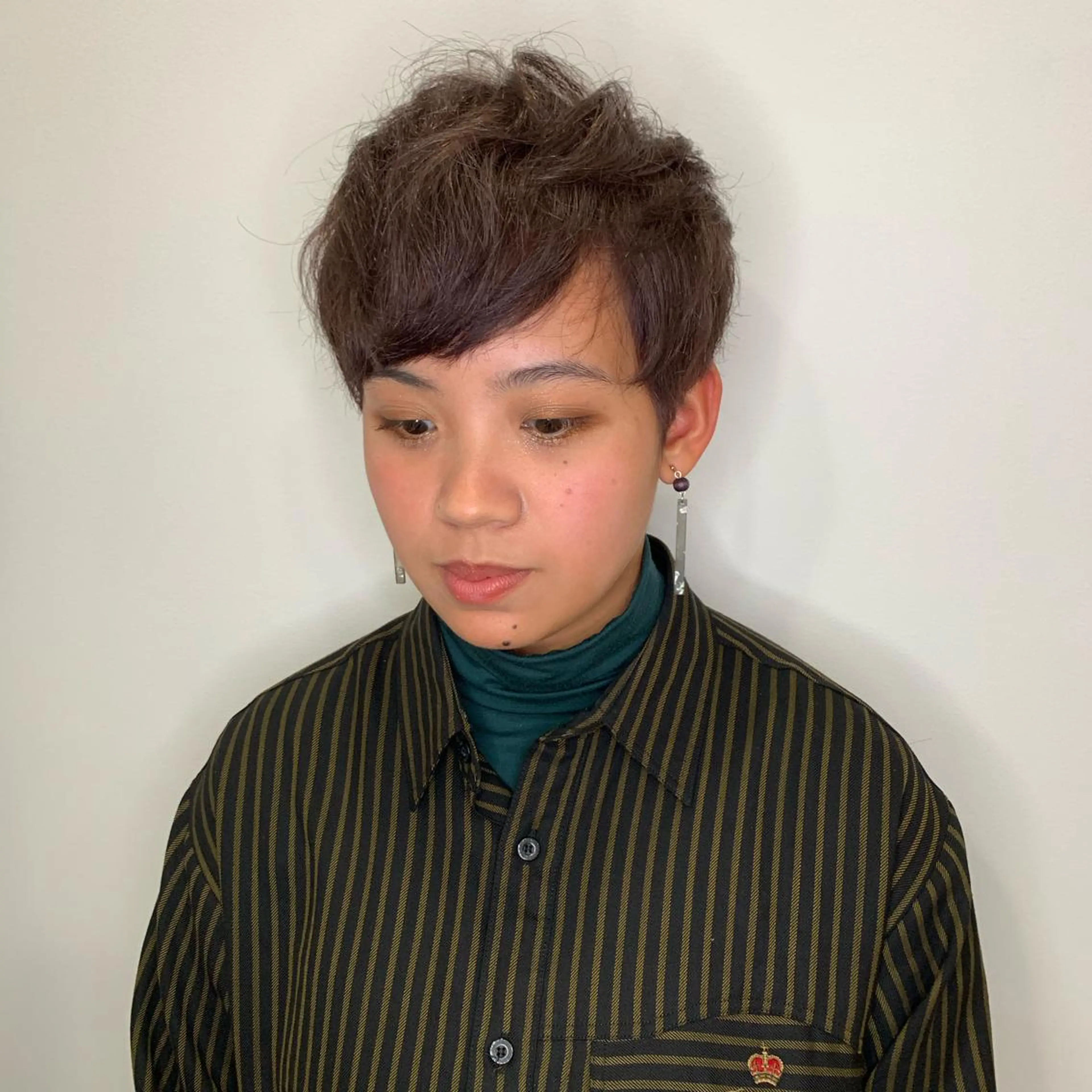 ショート カラー パープルカラー ショートヘア AMI ウルフパーマ/メンズのヘアスタイル