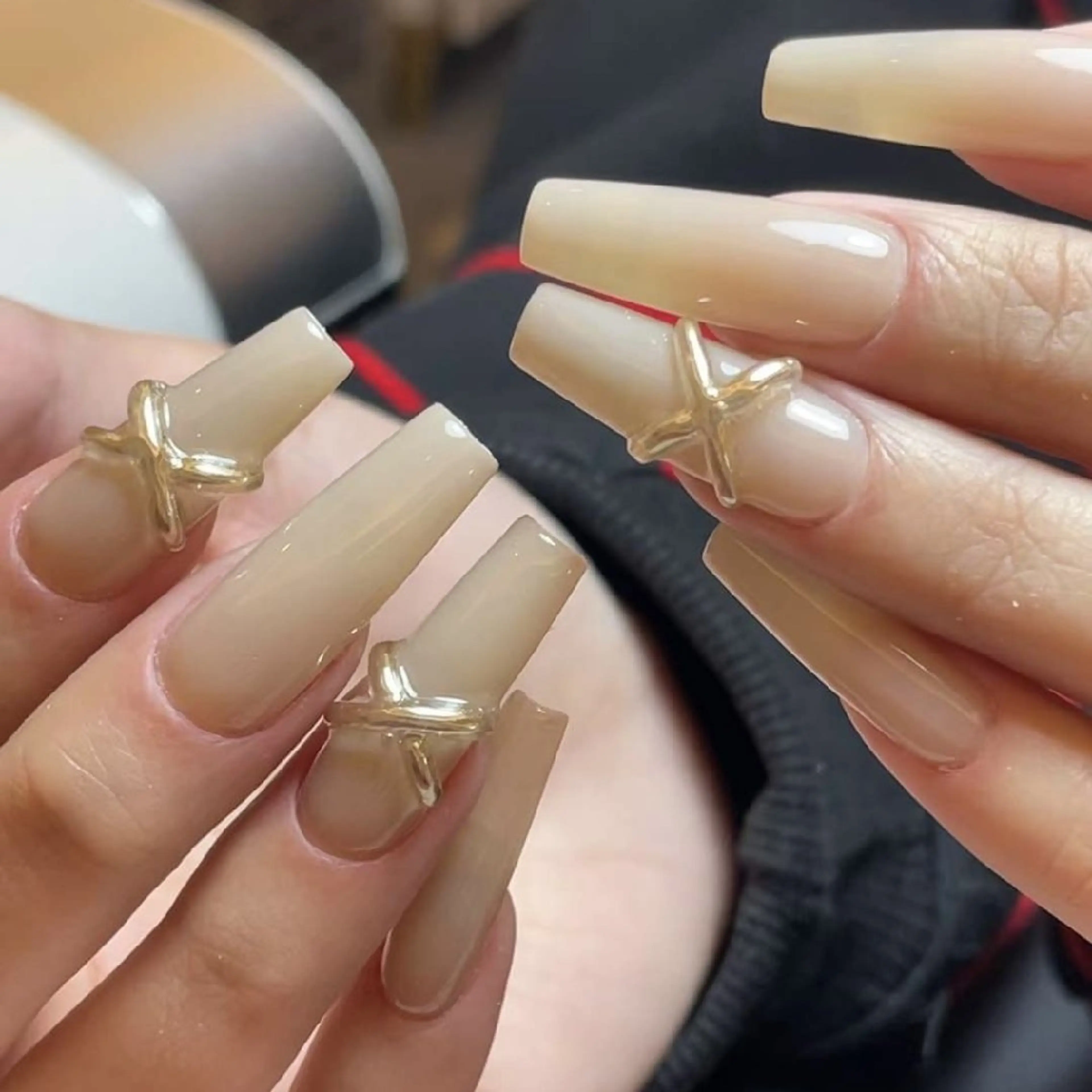 ネイル チークネイル 長さ出し フレンチネイル ジェルネイル キラキラネイル ハンドネイル UM Nail Salonのネイルデザイン