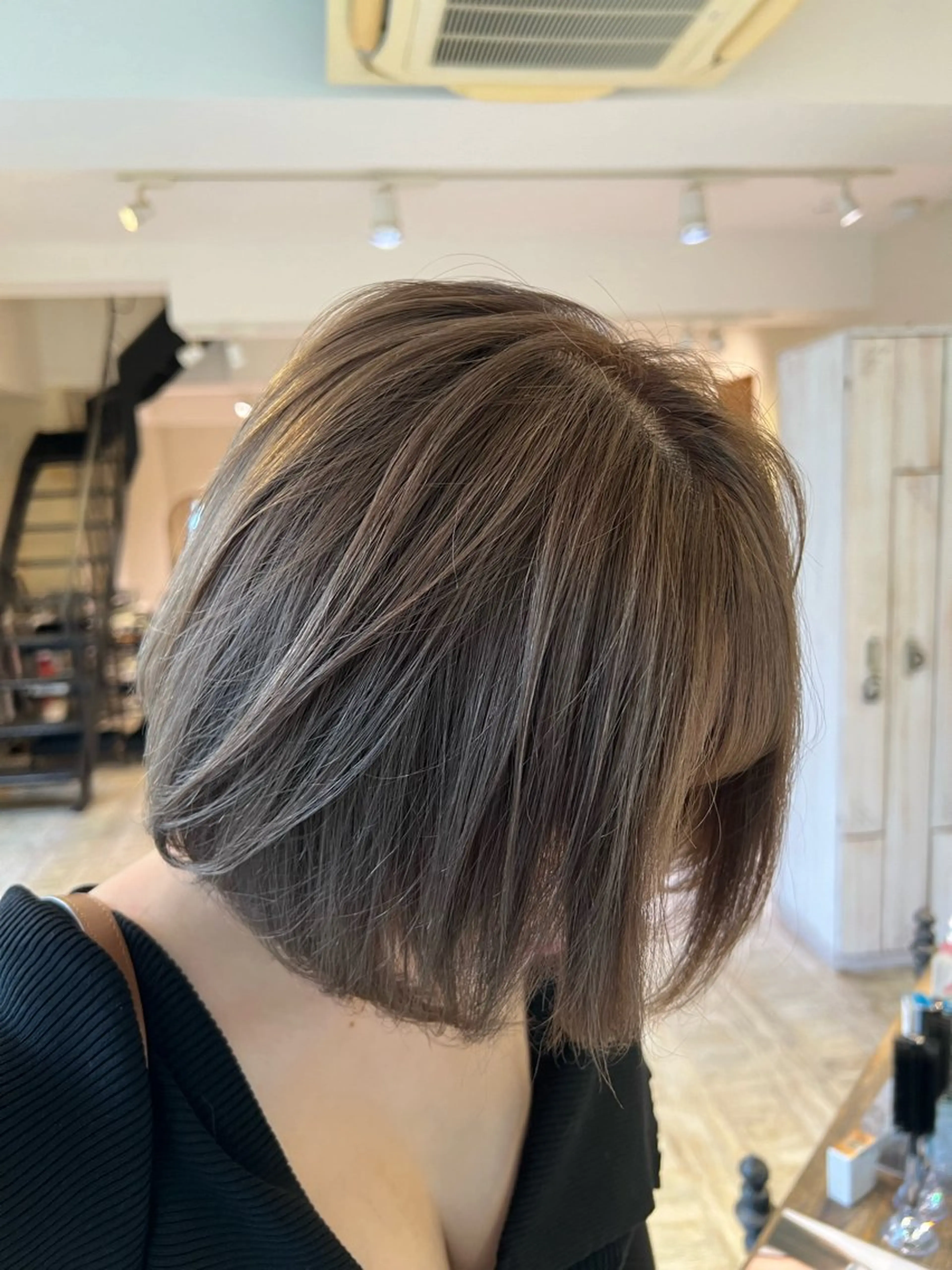 ミディアム カラー ブリーチ 透明感カラー グレージュ ヘアカラー 似合わせ/ブリーチ カラー.岡田友仁のヘアスタイル