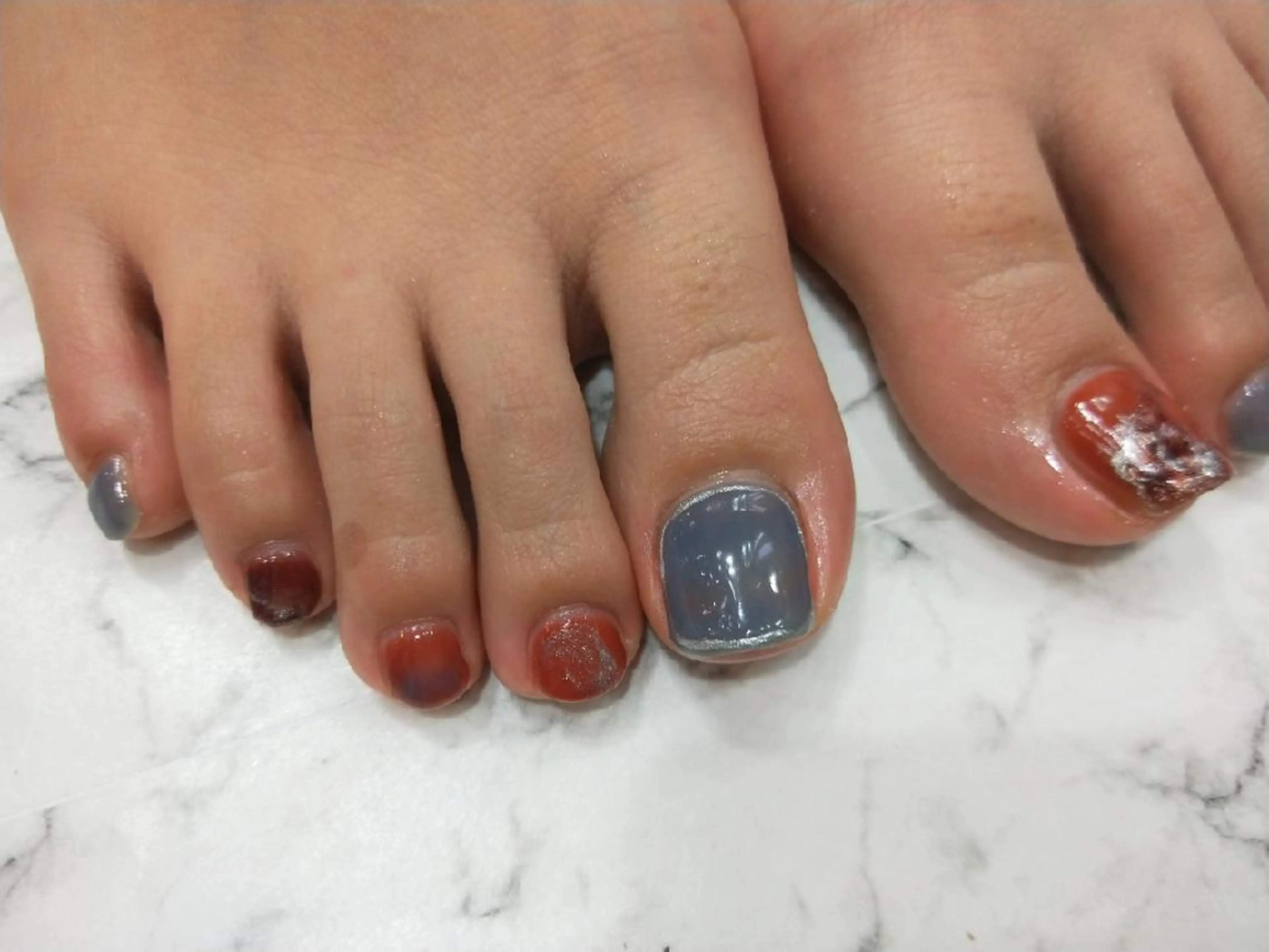 ネイル フットネイル R'well所属・はばすみれ🎀ﾈｲﾙ 光ﾌｪｲｼｬﾙ ﾍｱのネイルデザイン