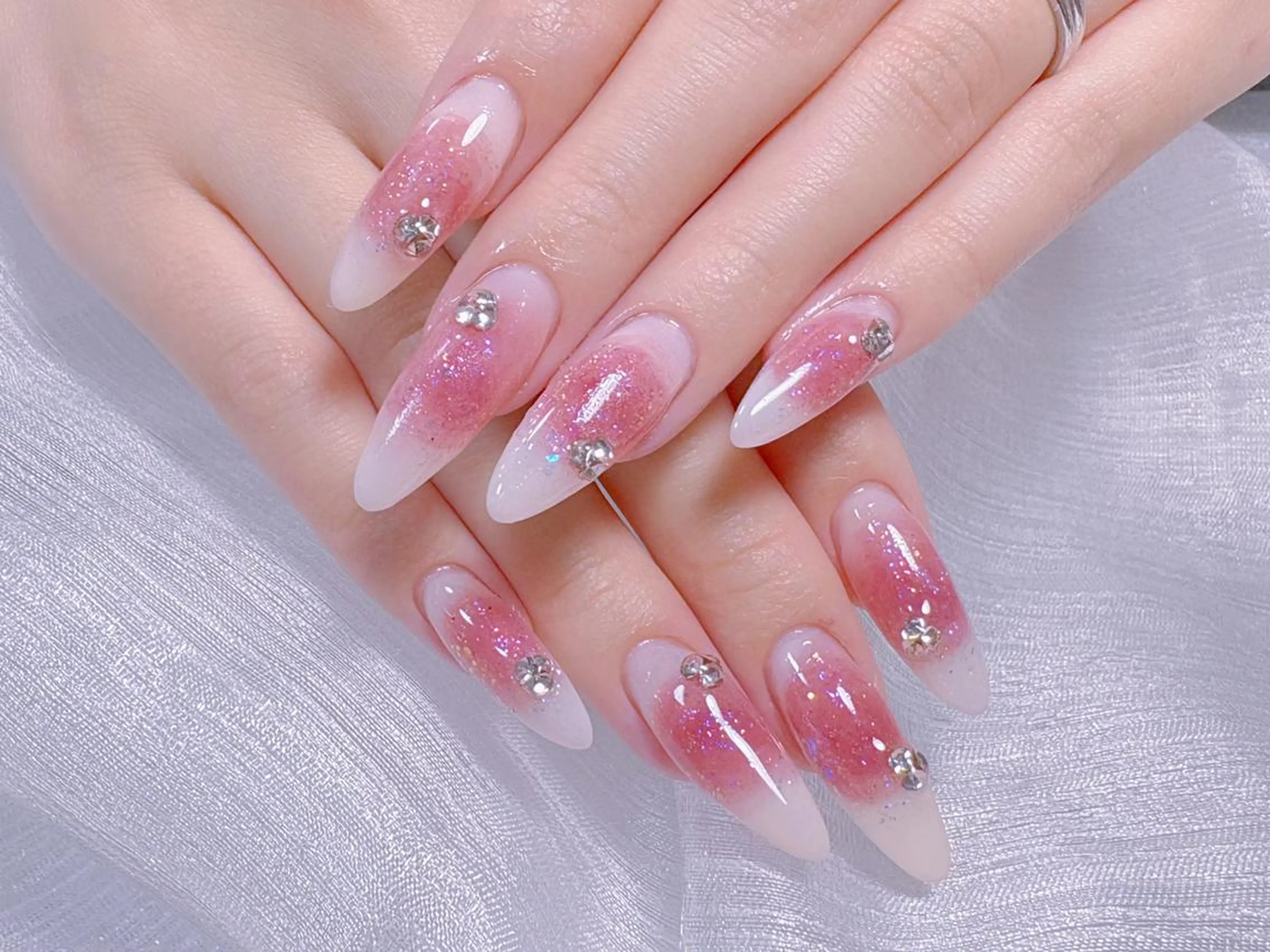 ネイル ハンドネイル 🎀鈴音🎀 ワンホンネイルのネイルデザイン