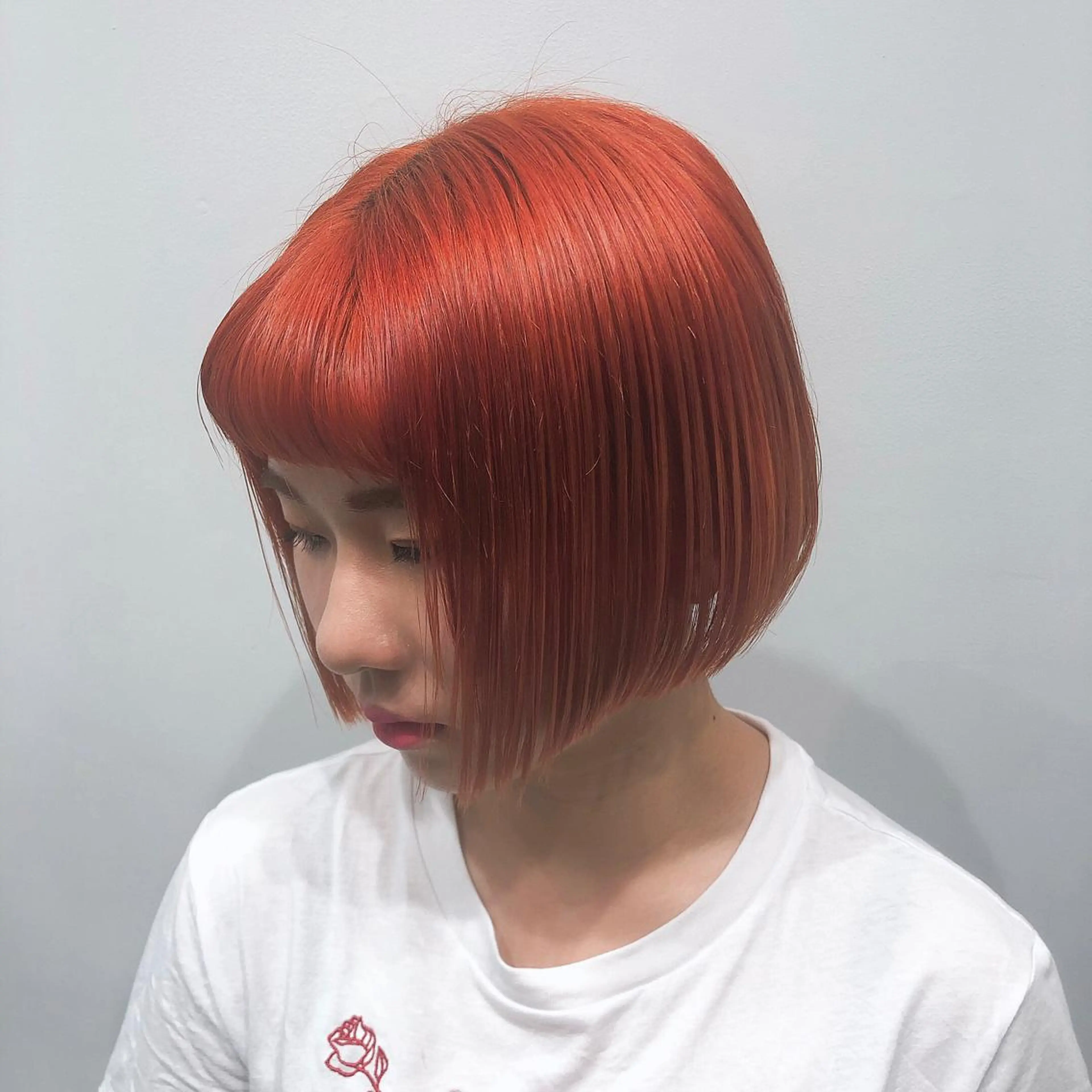 ショート カラー ブリーチ ハイトーンカラー ボブ 柏木  彩花のヘアスタイル