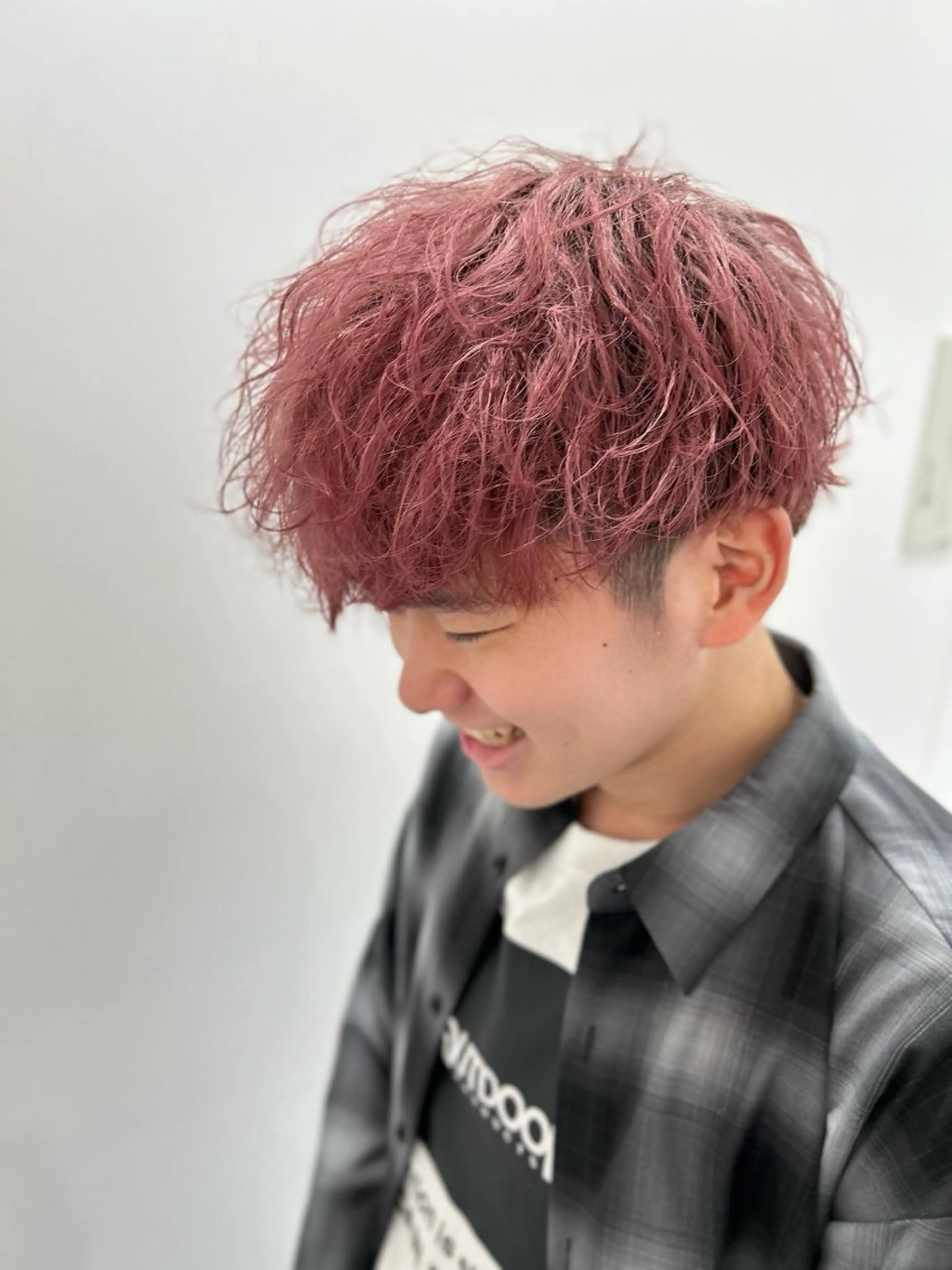 カラー パーマ メンズ メンズブリーチ マッシュ ブリーチ ピンクカラー ヘアカラー トリートメント 片山 仁のヘアスタイル