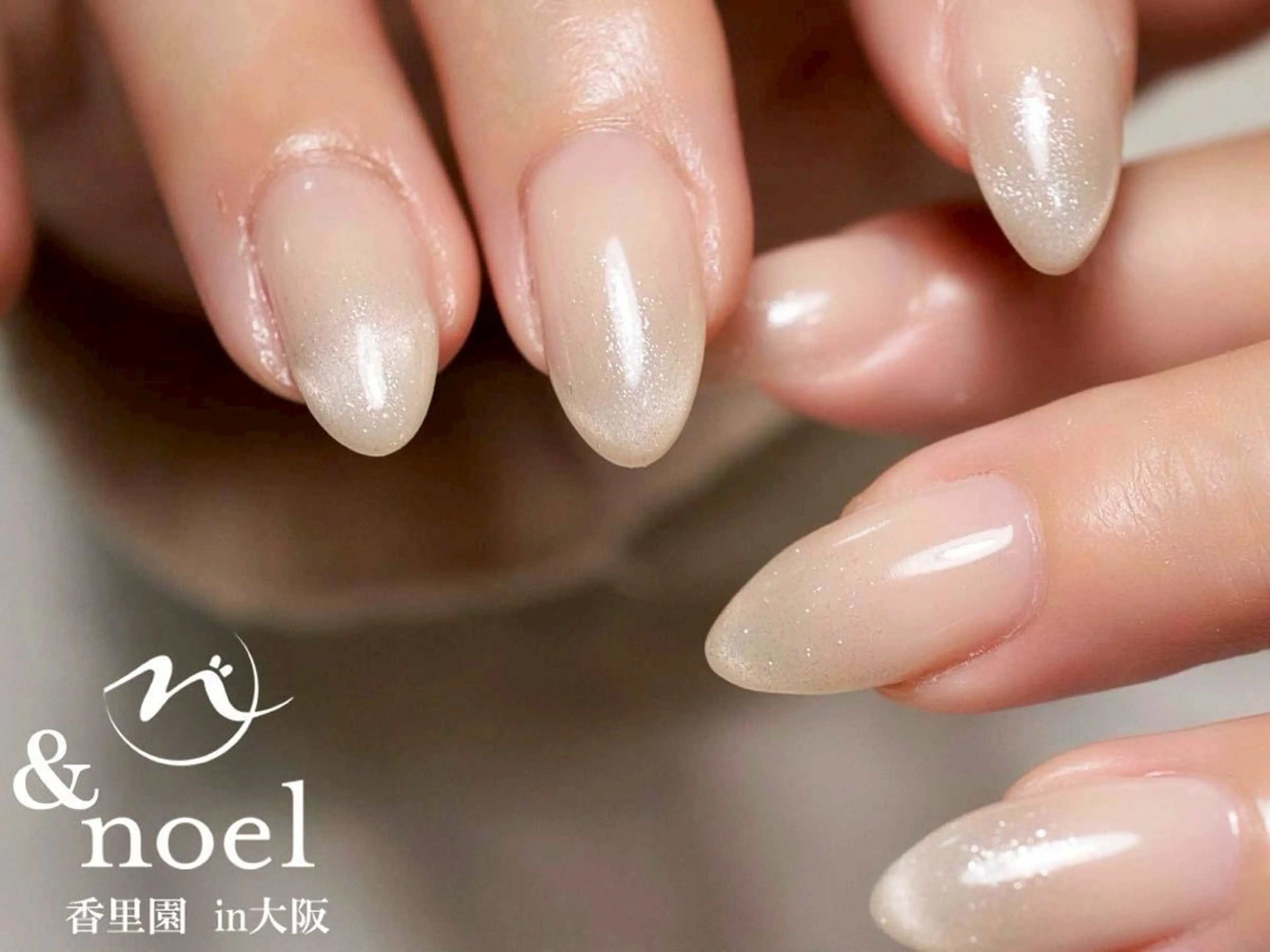 ネイル グラデーション マグネットネイル オフィスネイル シンプルネイル ホワイト ハンドネイル Nailsalon Noël所属・Nailsalon ＆Noelのネイルデザイン