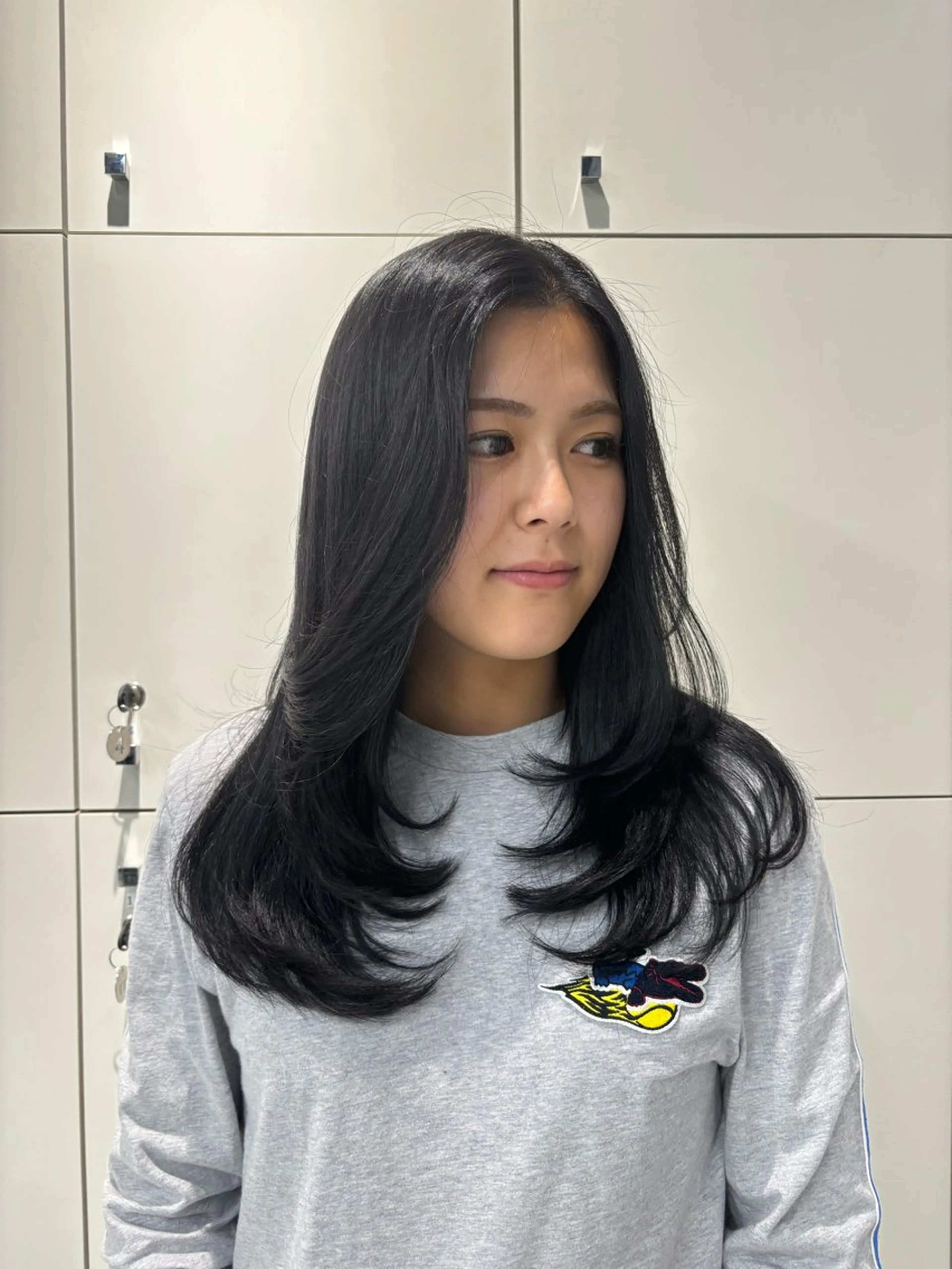 ロング カラー レイヤーカット 飯ヶ谷 成海のヘアスタイル