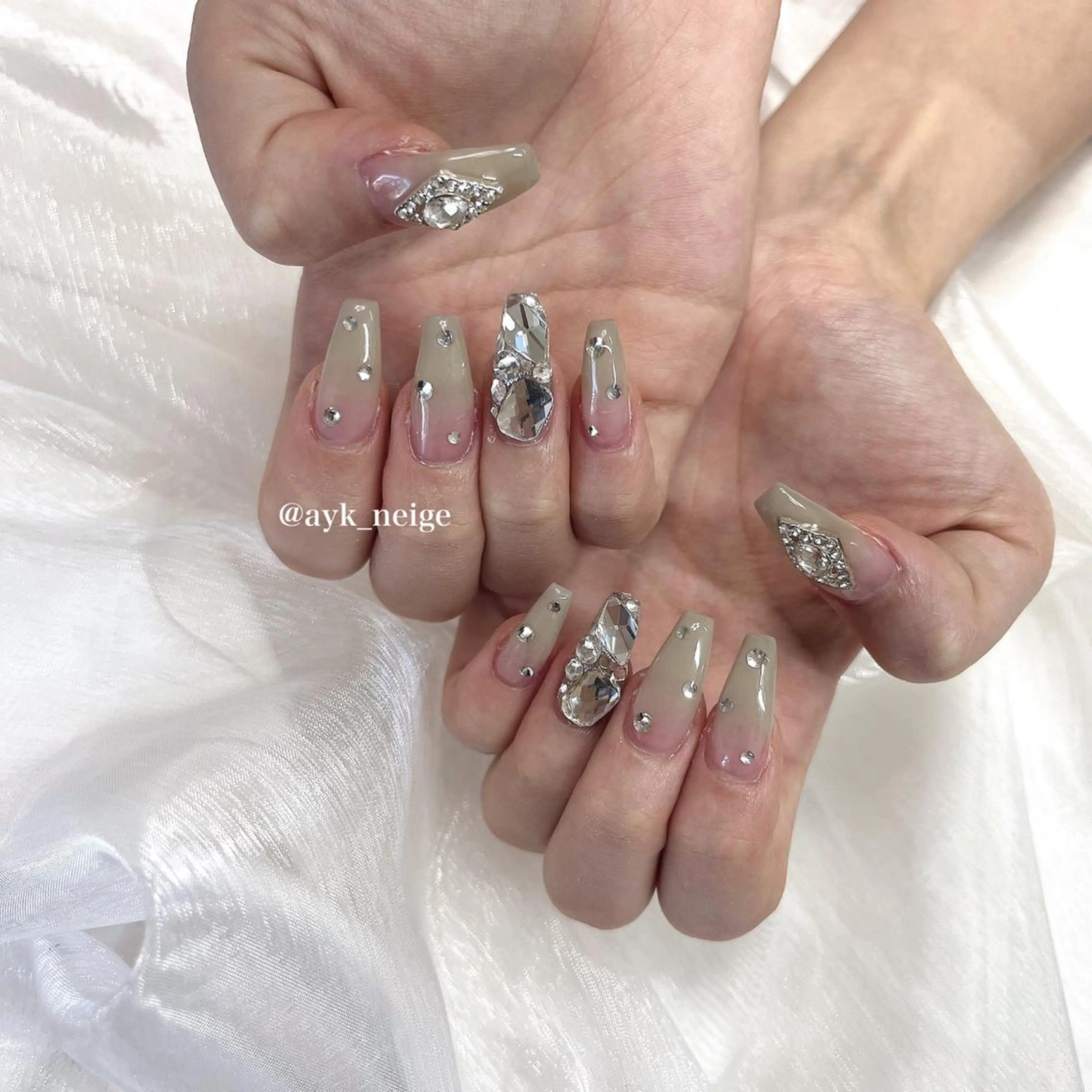 ネイル フットネイル フレンチネイル キラキラネイル 韓国ネイル リボン n'eige nail所属・大谷 綾香のネイルデザイン