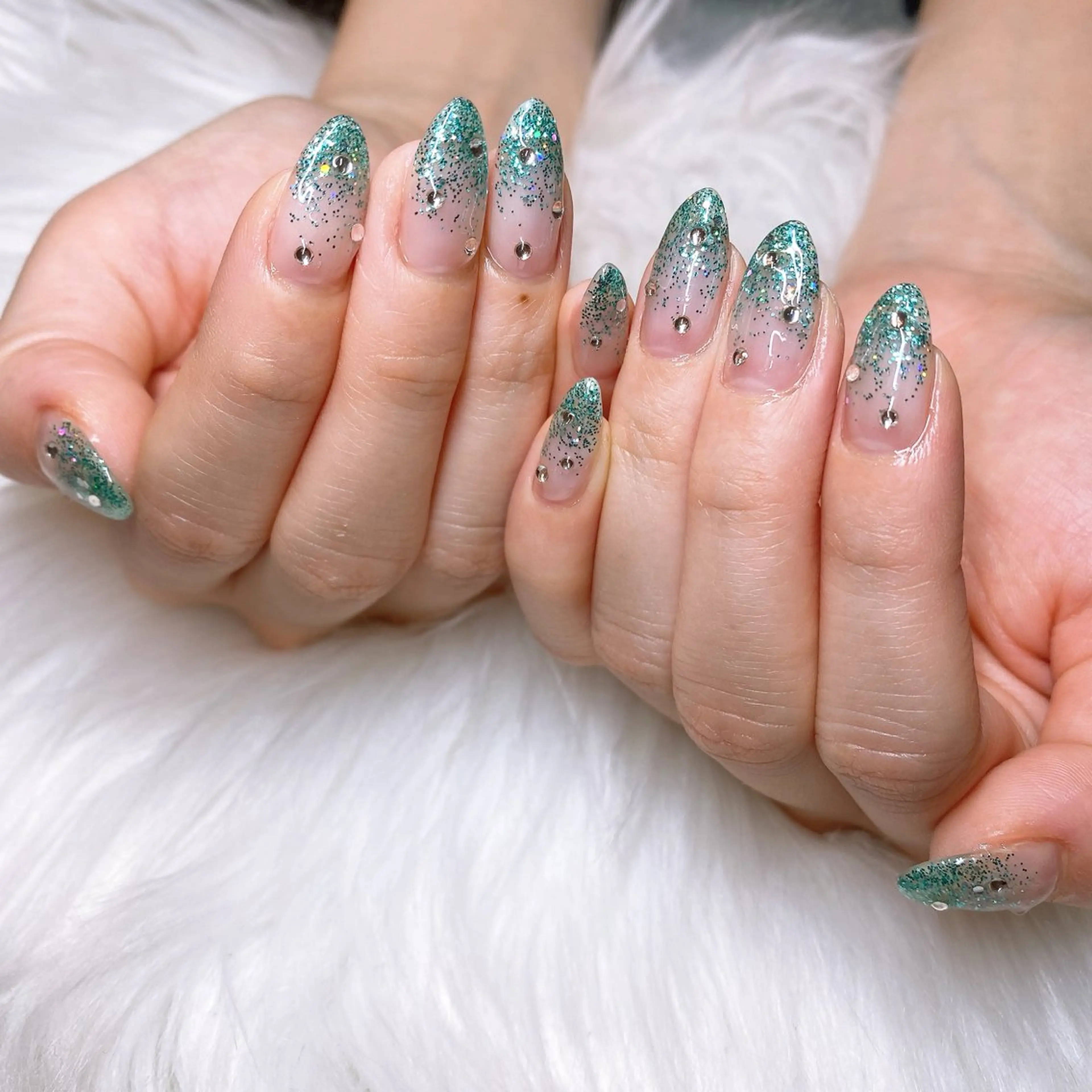 ネイル グリーン ラメ(グリッター) ストーンネイル ハンドネイル nail salon 102のその他イメージ