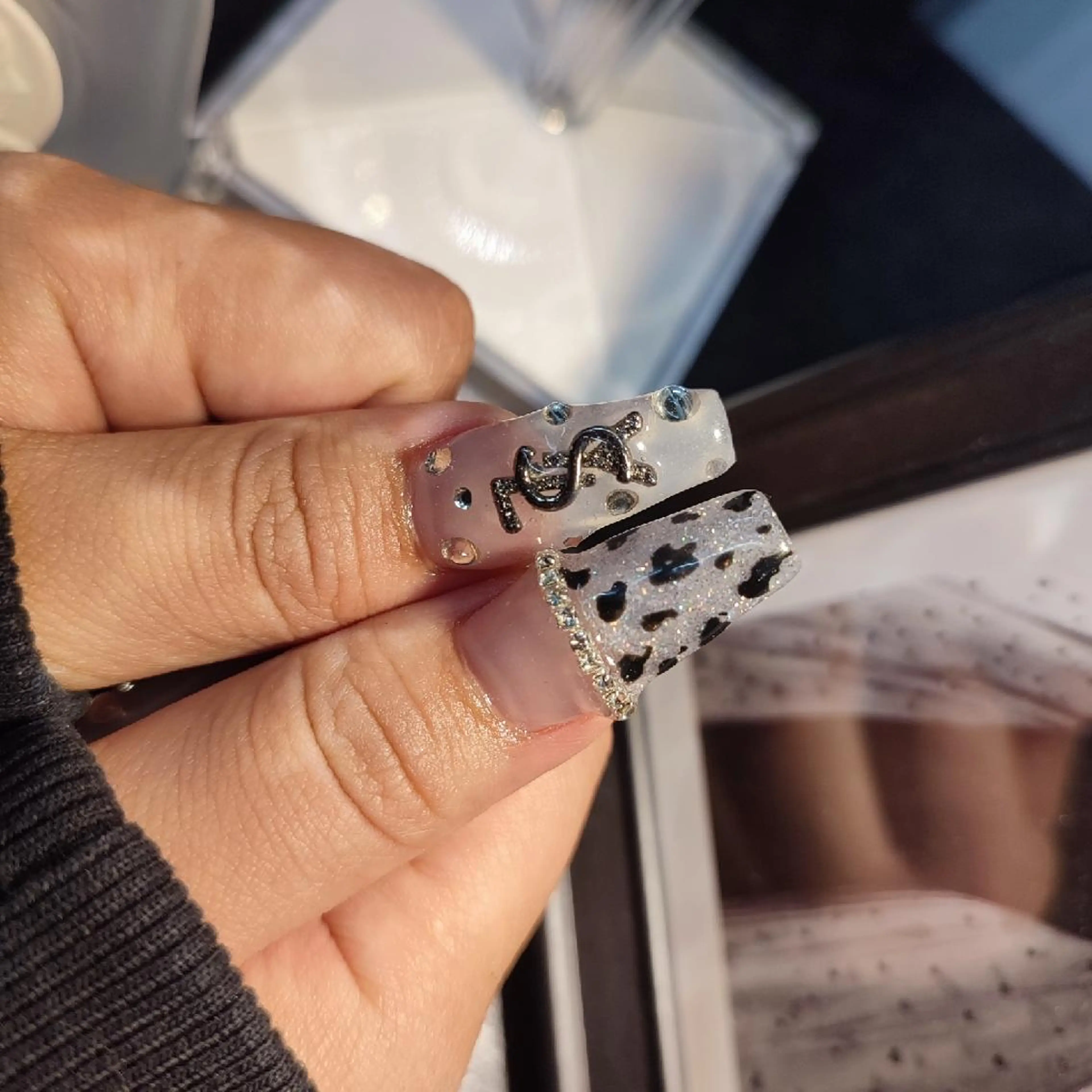 ネイル ハンドネイル RUNWAY 　　の眉毛・アイブロウイメージ