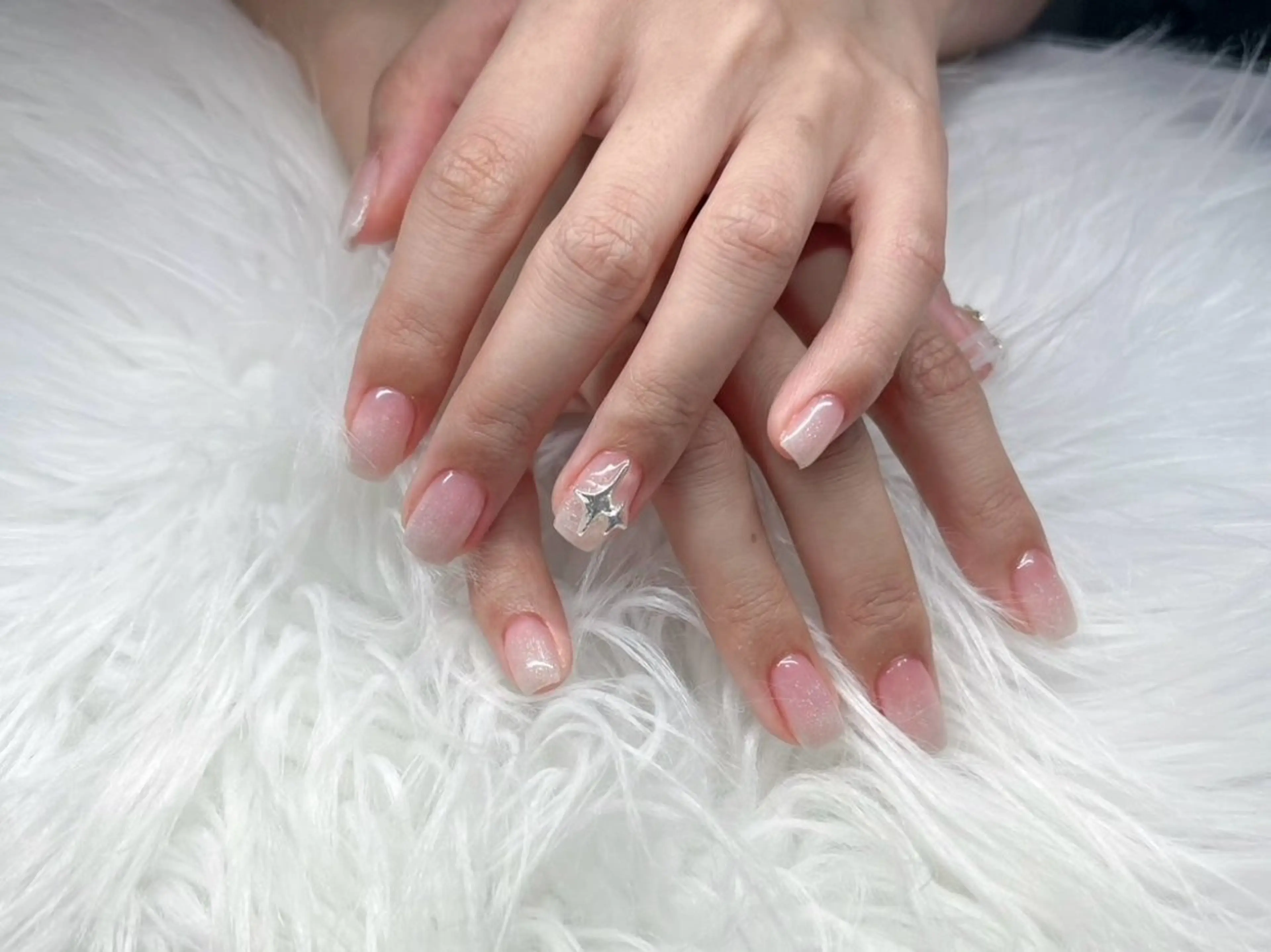 ネイル フレンチネイル ガラスフレンチ ロングネイル マグネットネイル ニュアンスネイル ハンドネイル XIMINANAIL SALON堀江店のネイルデザイン