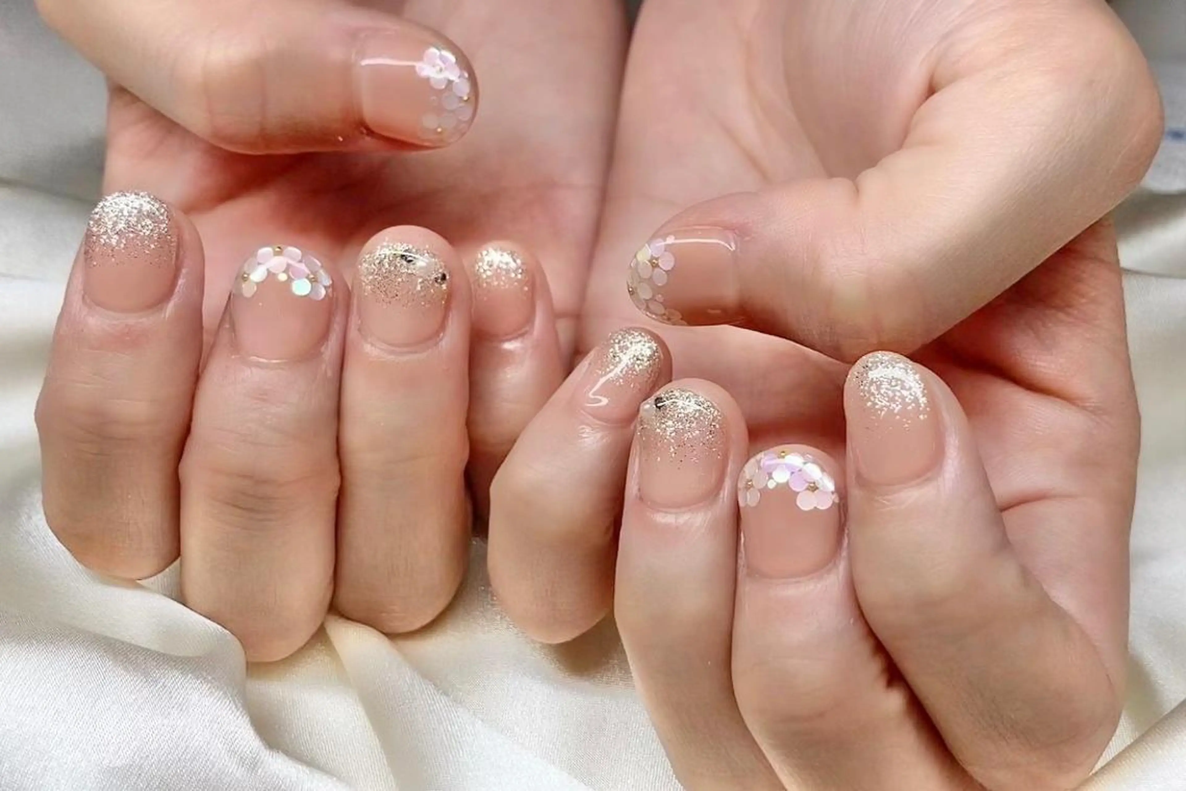 ネイル マツエク・マツパ アイブロウ 韓国風マツエク パリジェンヌラッシュリフト まつげパーマ 結婚式・ブライダル 長さ出し ハンドネイル Nail&eye Belire 新宿のネイルデザイン