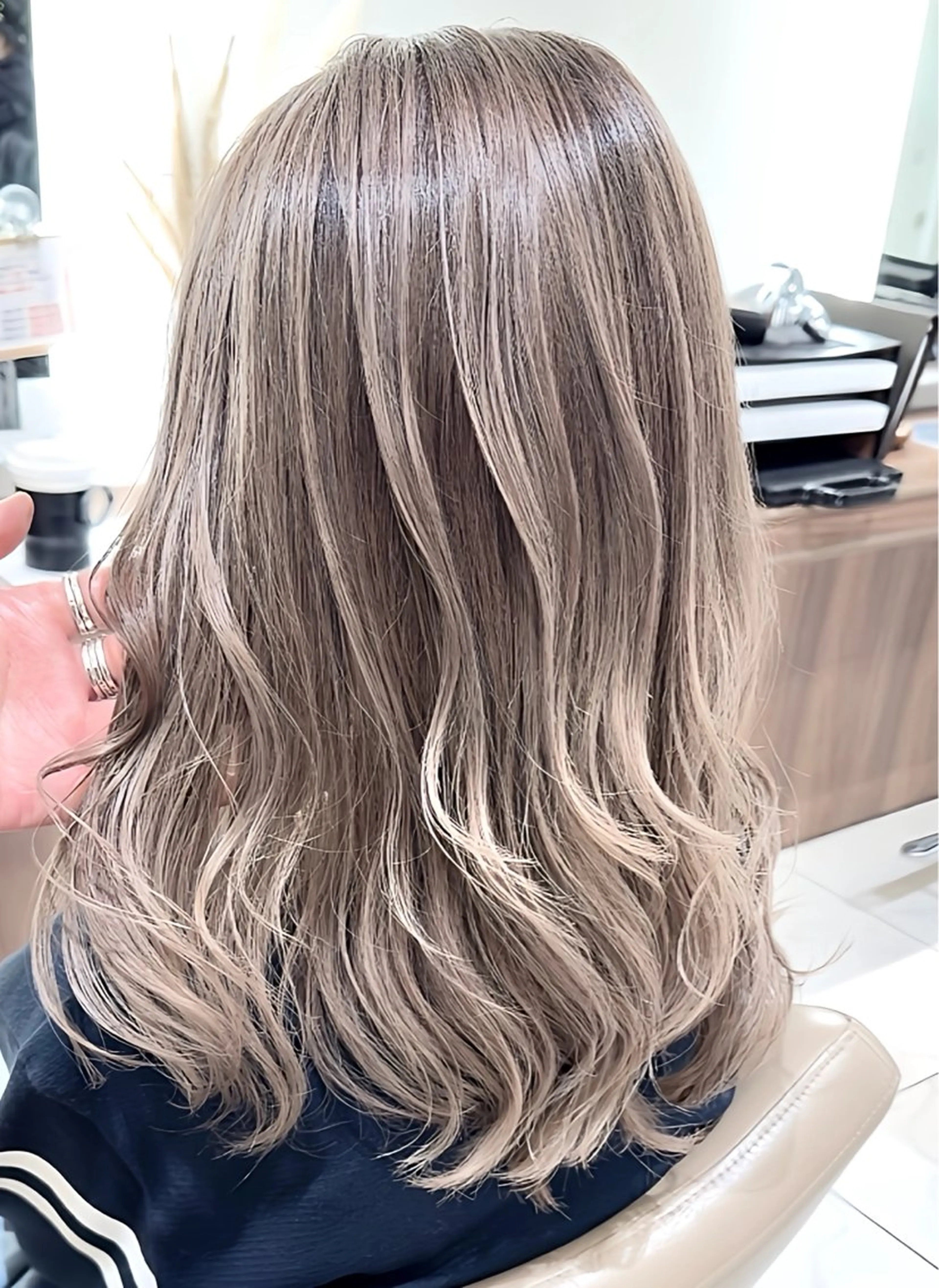 セミロング カラー バレイヤージュ ピンクカラー 髪質改善 レイヤーカット カット ヘアカラー トリートメント 山崎俊輔/髪質改善 /バレイヤージュのヘアスタイル