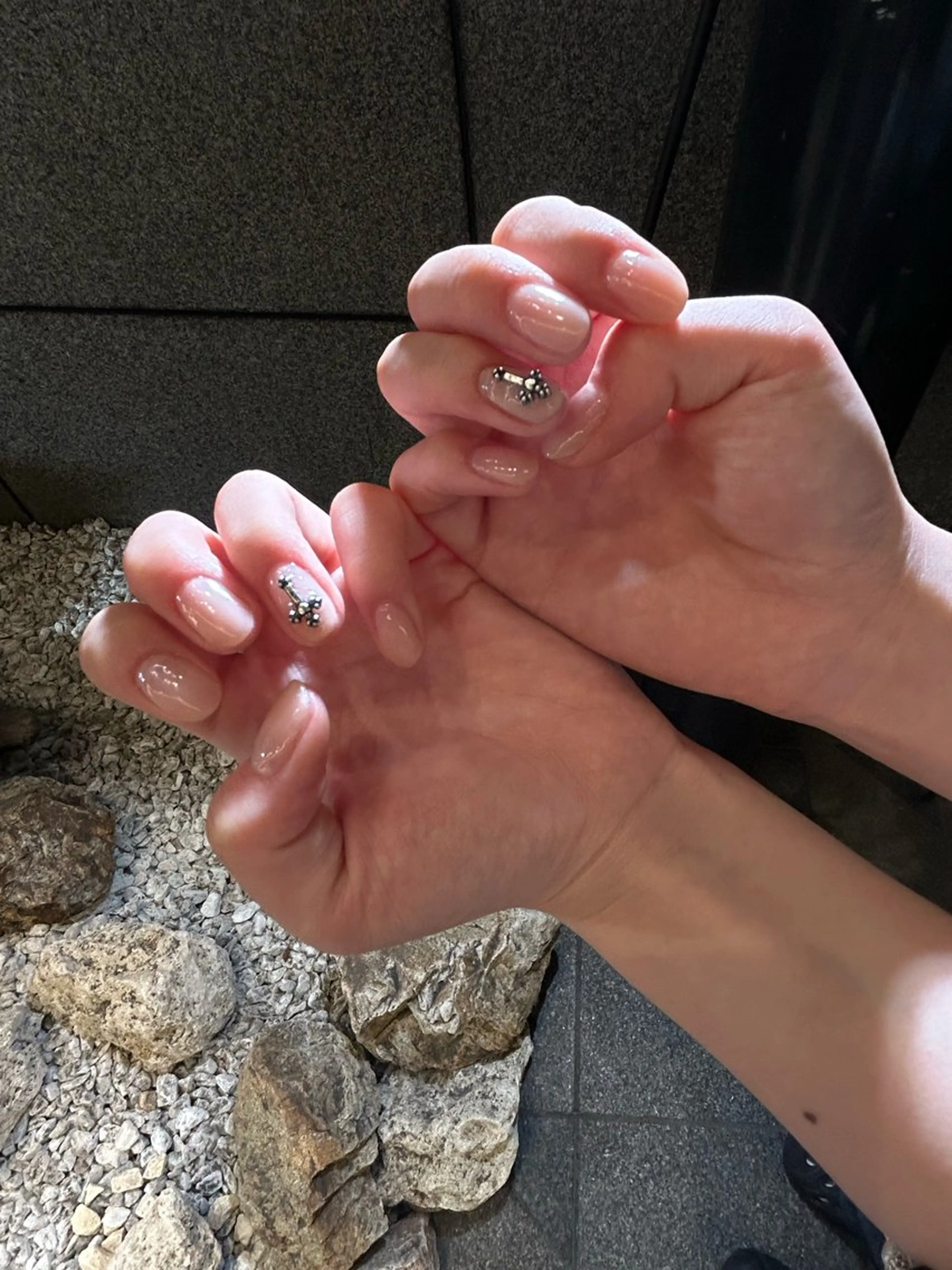 ネイル ハンドネイル 暖色系ツヤカラー コトノ🫧のヘアスタイル