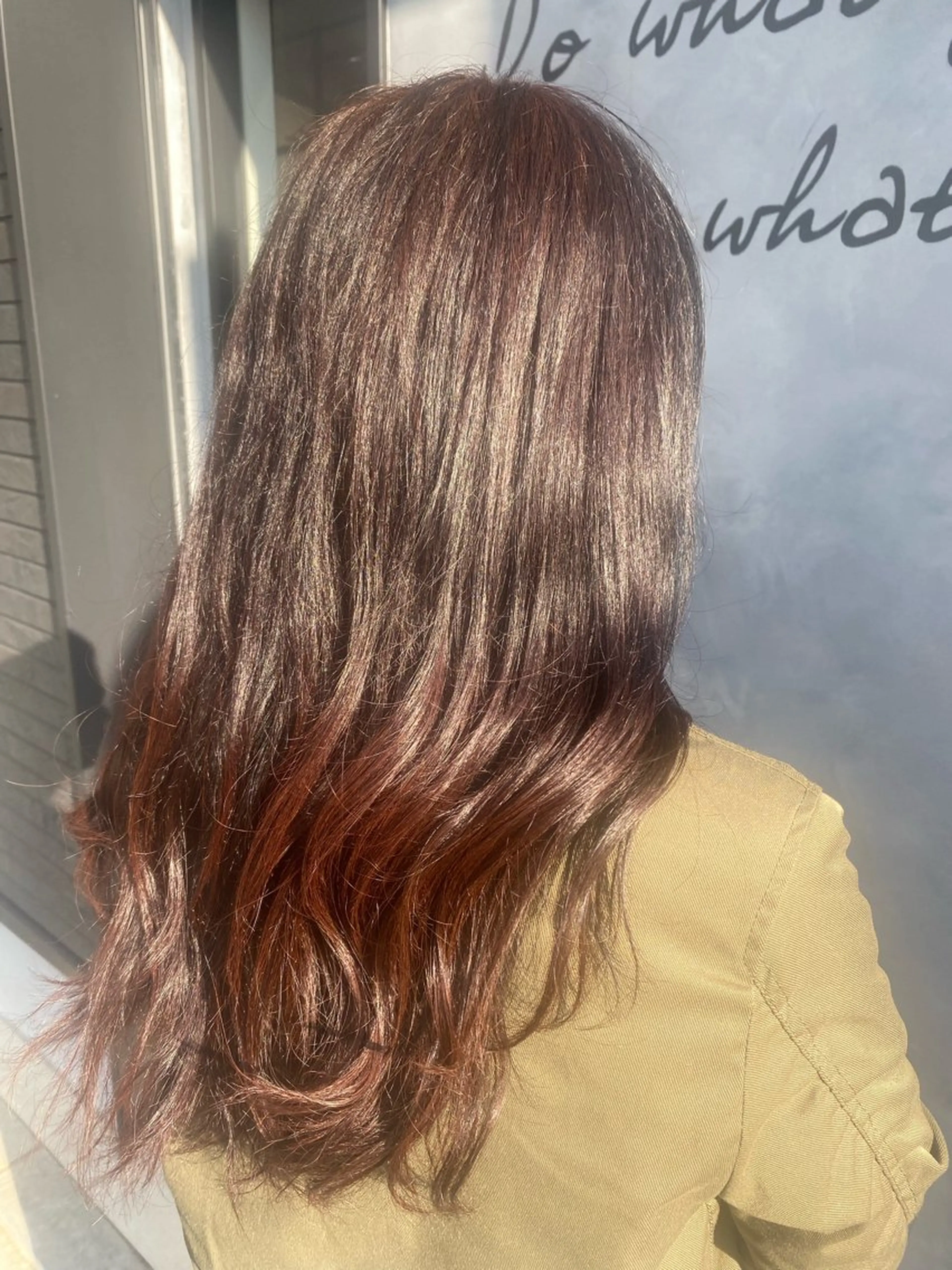 セミロング カラー ピンクカラー レッドカラー 似合わせカット ヘアカラー 森口 竜三のヘアスタイル