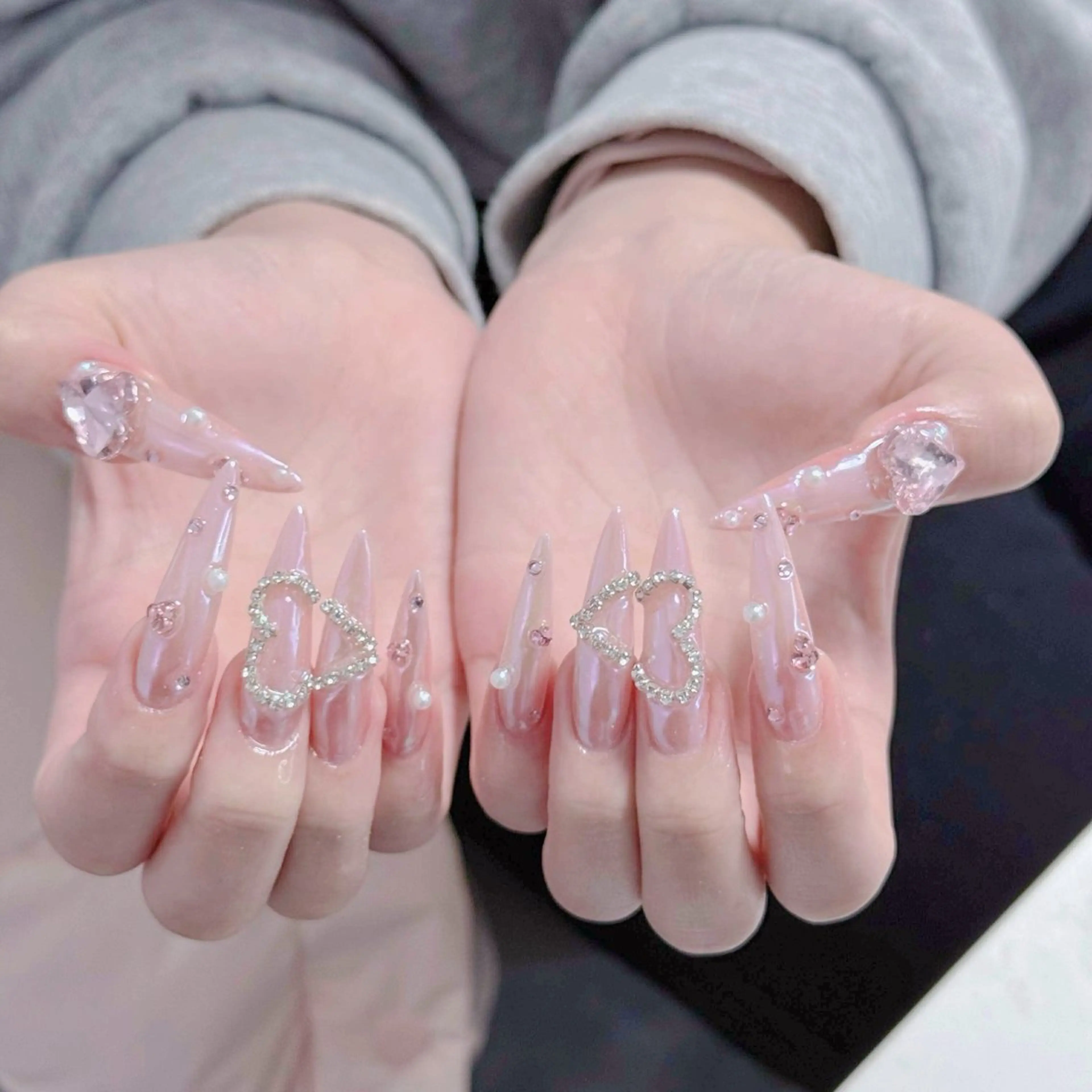ネイル チークネイル フレンチネイル ガラスフレンチ グラデーション キラキラネイル ハンドネイル LilyLala Nailsalonのネイルデザイン