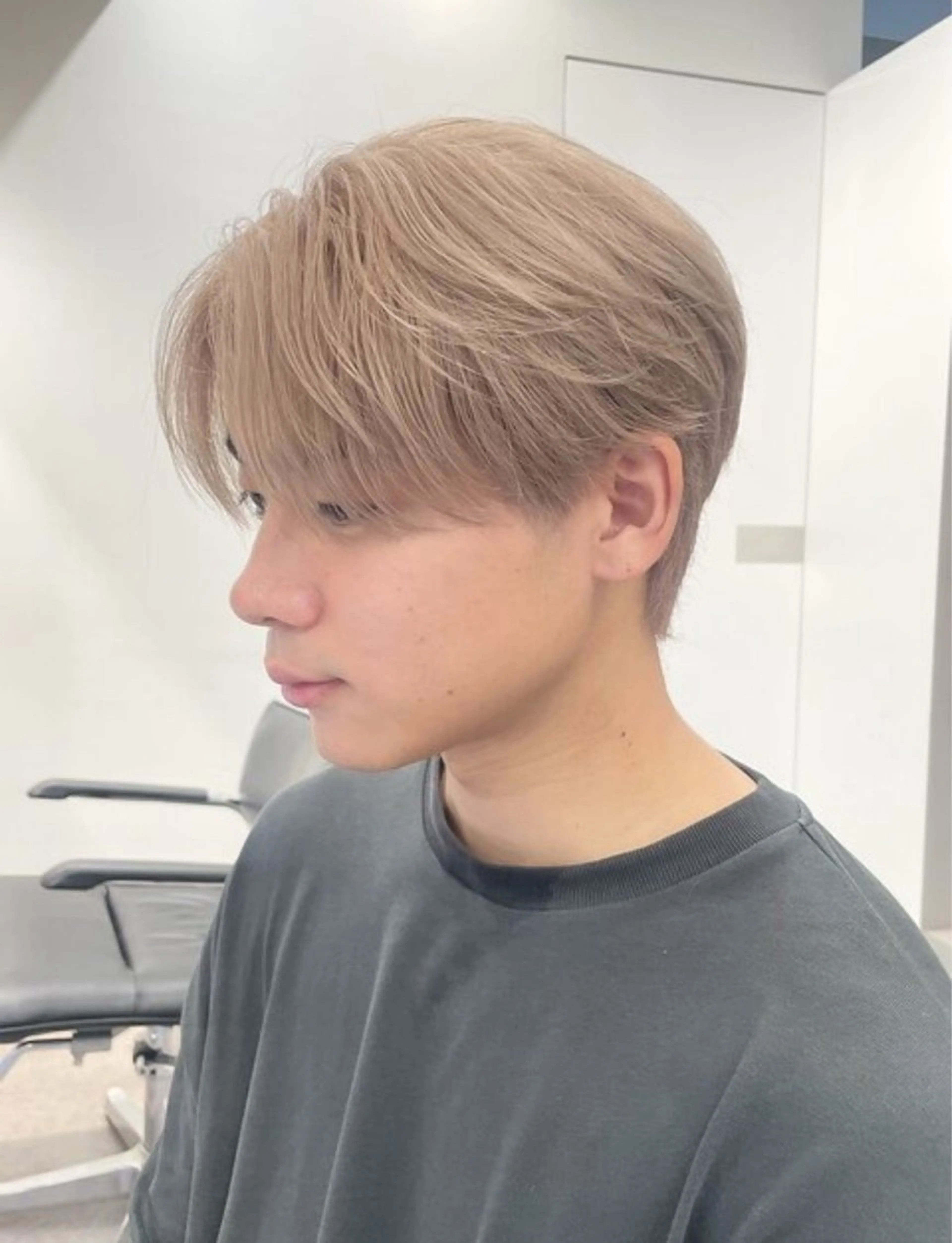 カラー メンズ メンズブリーチ ベージュカラー ブリーチ ダブルカラー ミルクティーベージュ 🎀メンズパーマ☆ 艶カラー☆Syuriのヘアスタイル