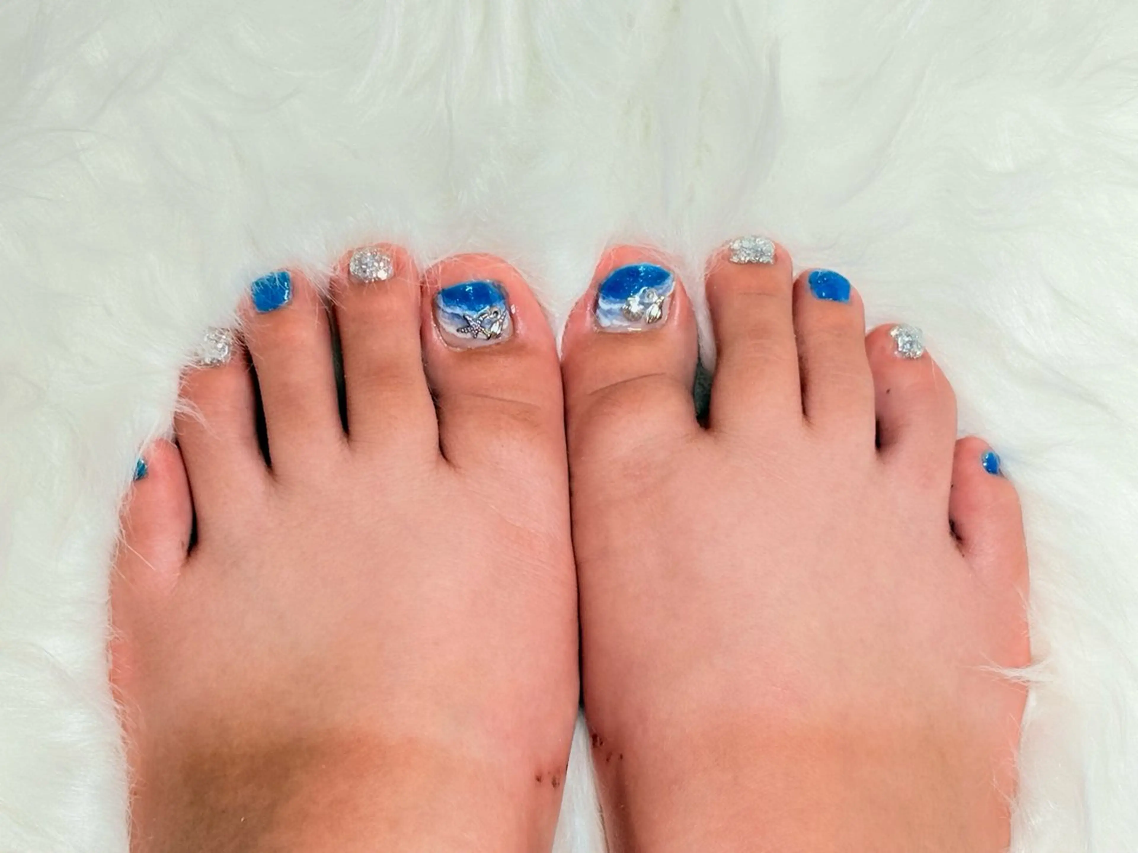 ネイル ブルー ラメ(グリッター) シルバー 夏ネイル フットネイル dodo nailのネイルデザイン