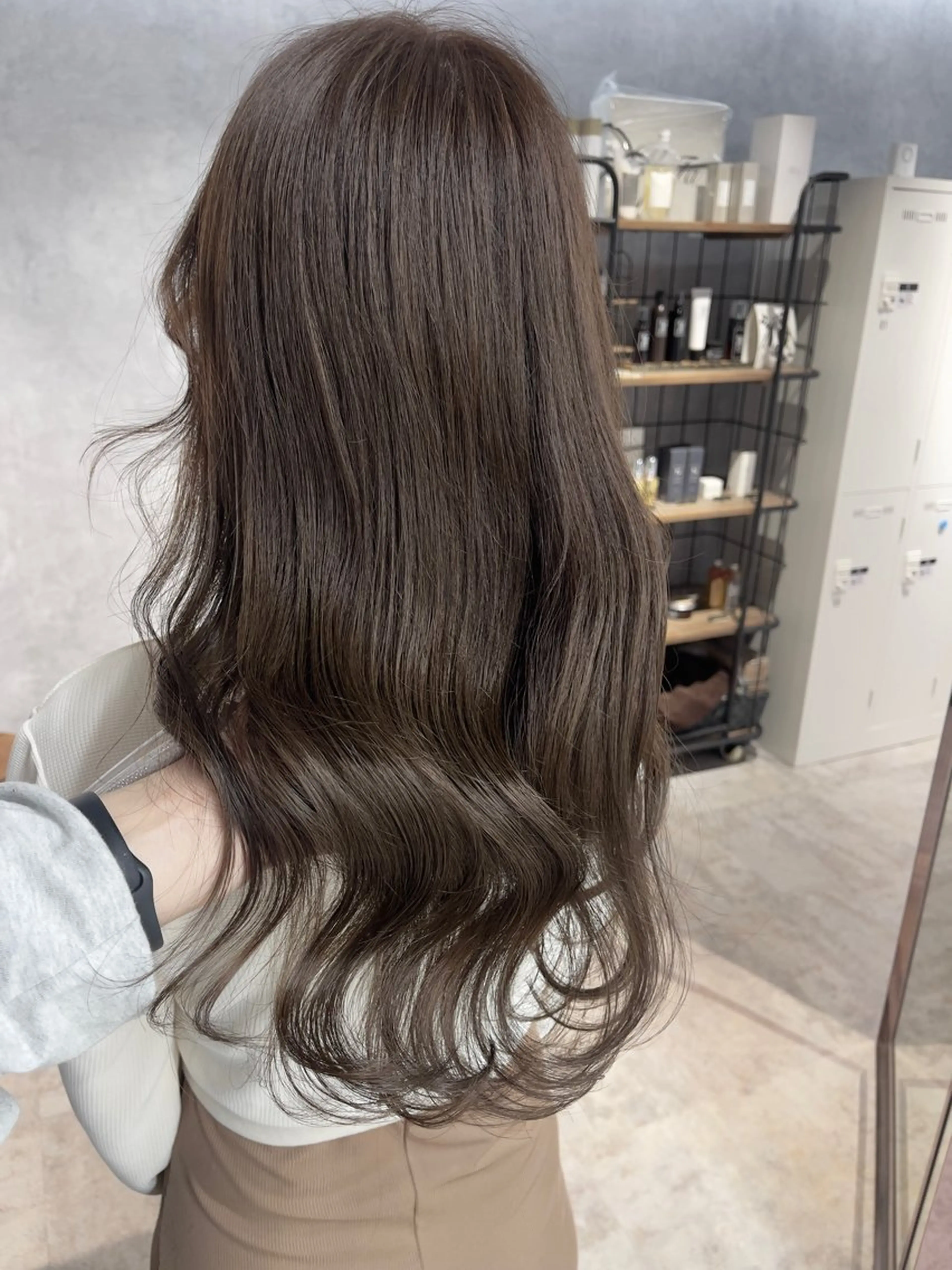 ロング カラー ブリーチ ケアブリーチ カット ヘアカラー トリートメント オフホワイトアンドなんば所属・福西 洋斗のヘアスタイル