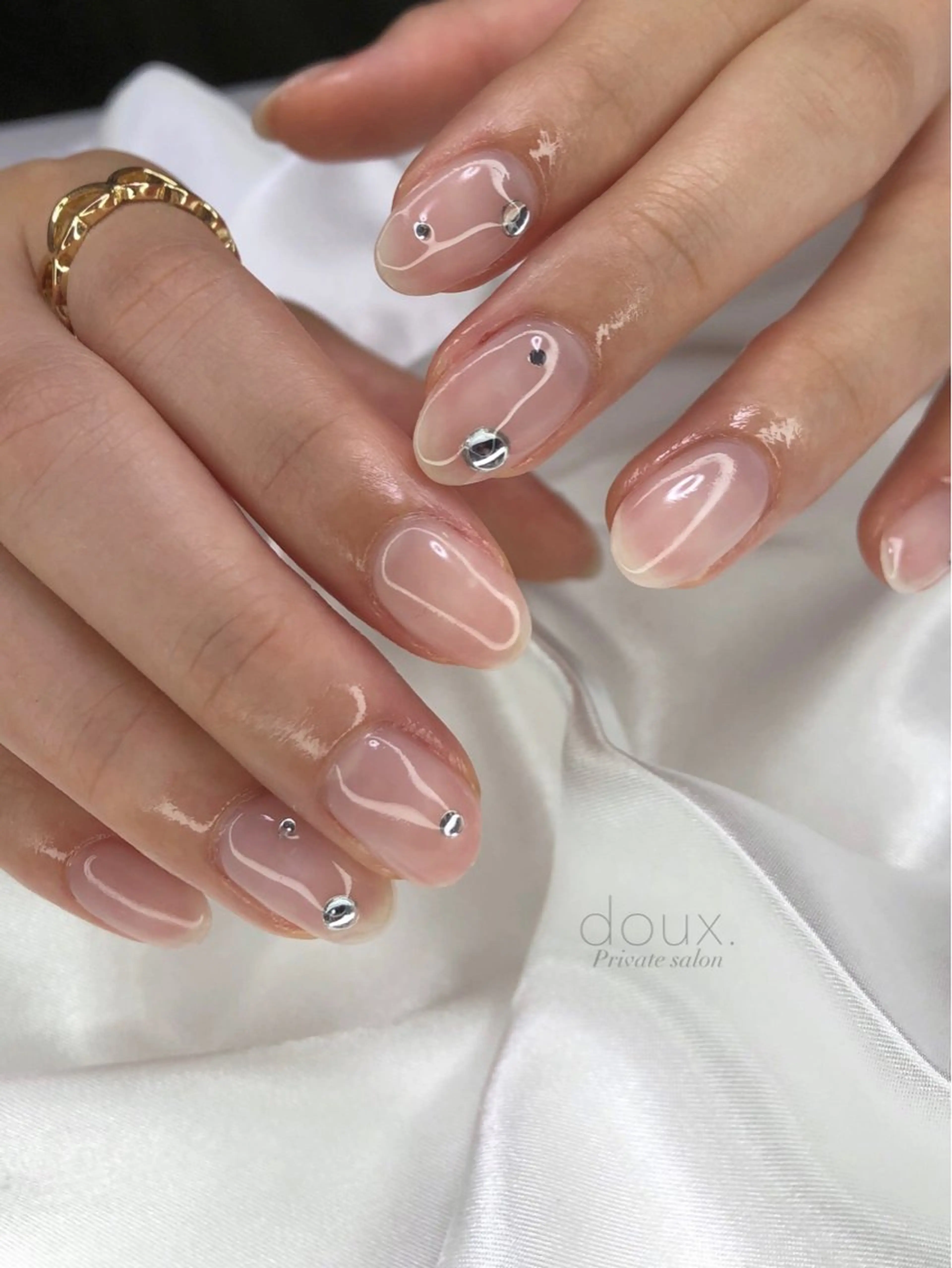 ネイル 氷ネイル・うるうるネイル 韓国ネイル マグネットネイル ワンカラーネイル シンプルネイル ハンドネイル doux. nailのネイルデザイン