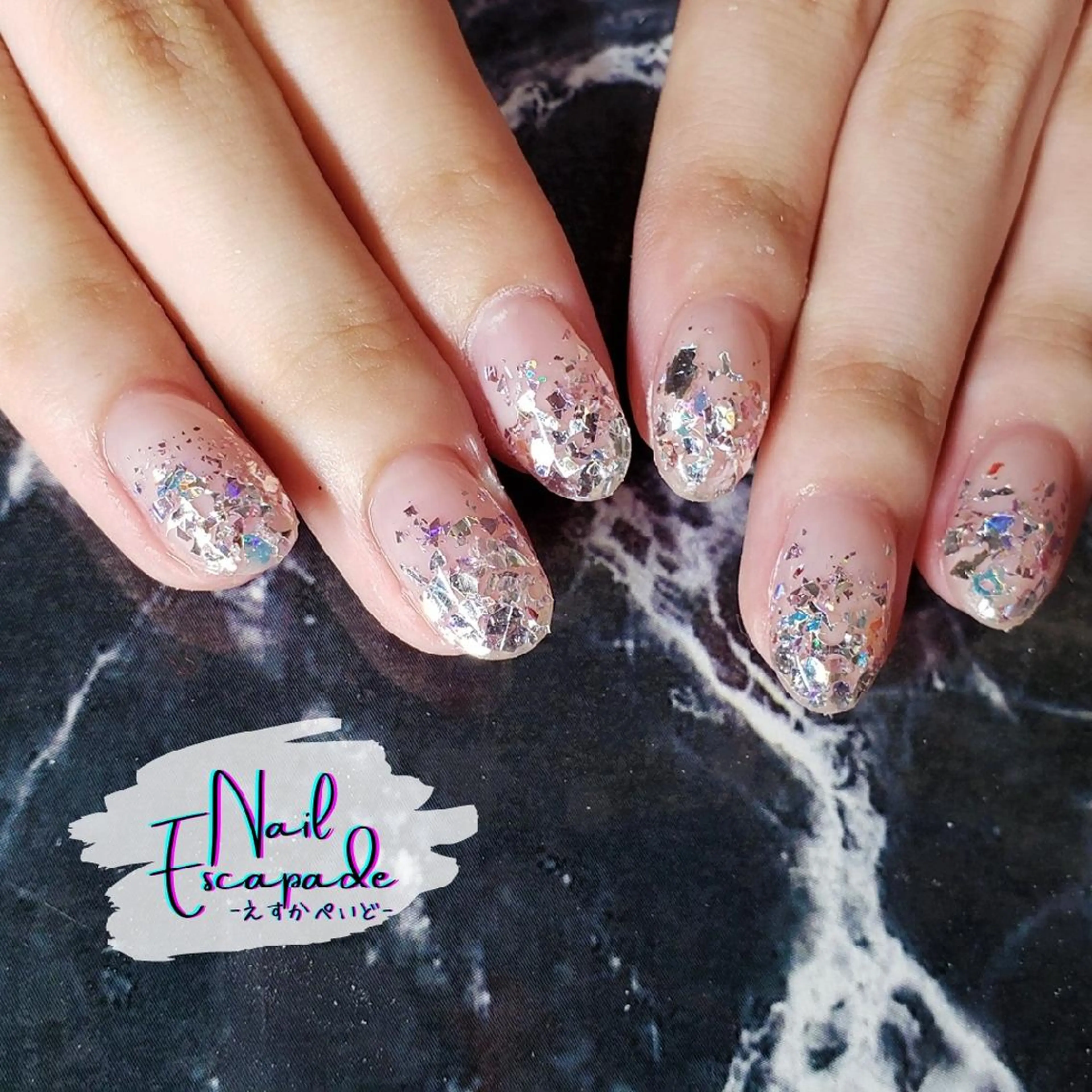 ショート ネイル ラメ(グリッター) ラメグラデーション ハンドネイル クロキ 。のネイルデザイン