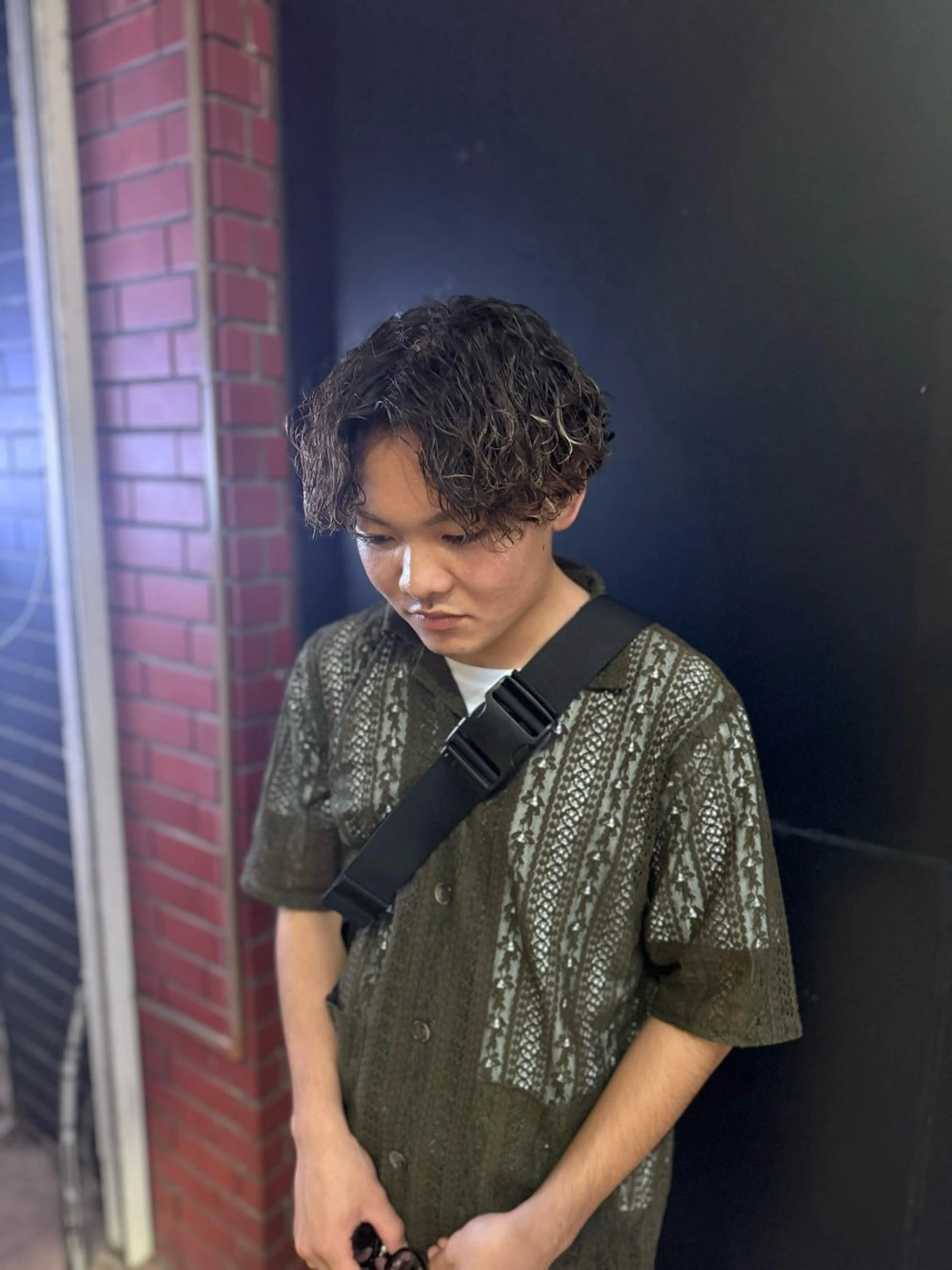 カラー パーマ メンズ センターパート メンズハイライト メンズパーマ 波巻きパーマ ハイライトカラー カット ヘアカラー パーマ 柏メンズカットパーマ NO.1タイチのヘアスタイル