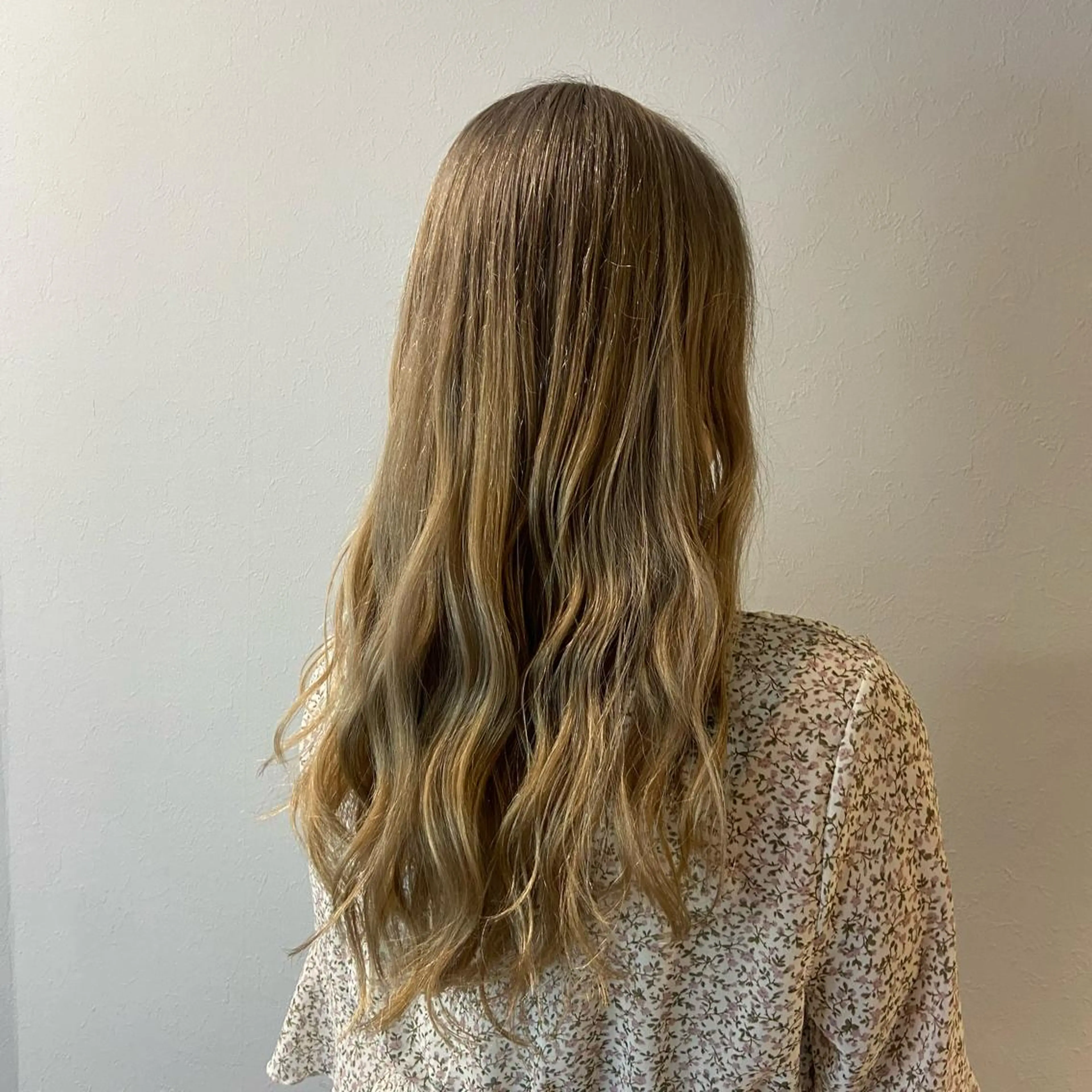 ロング カラー natsumi / N°ariaのヘアスタイル