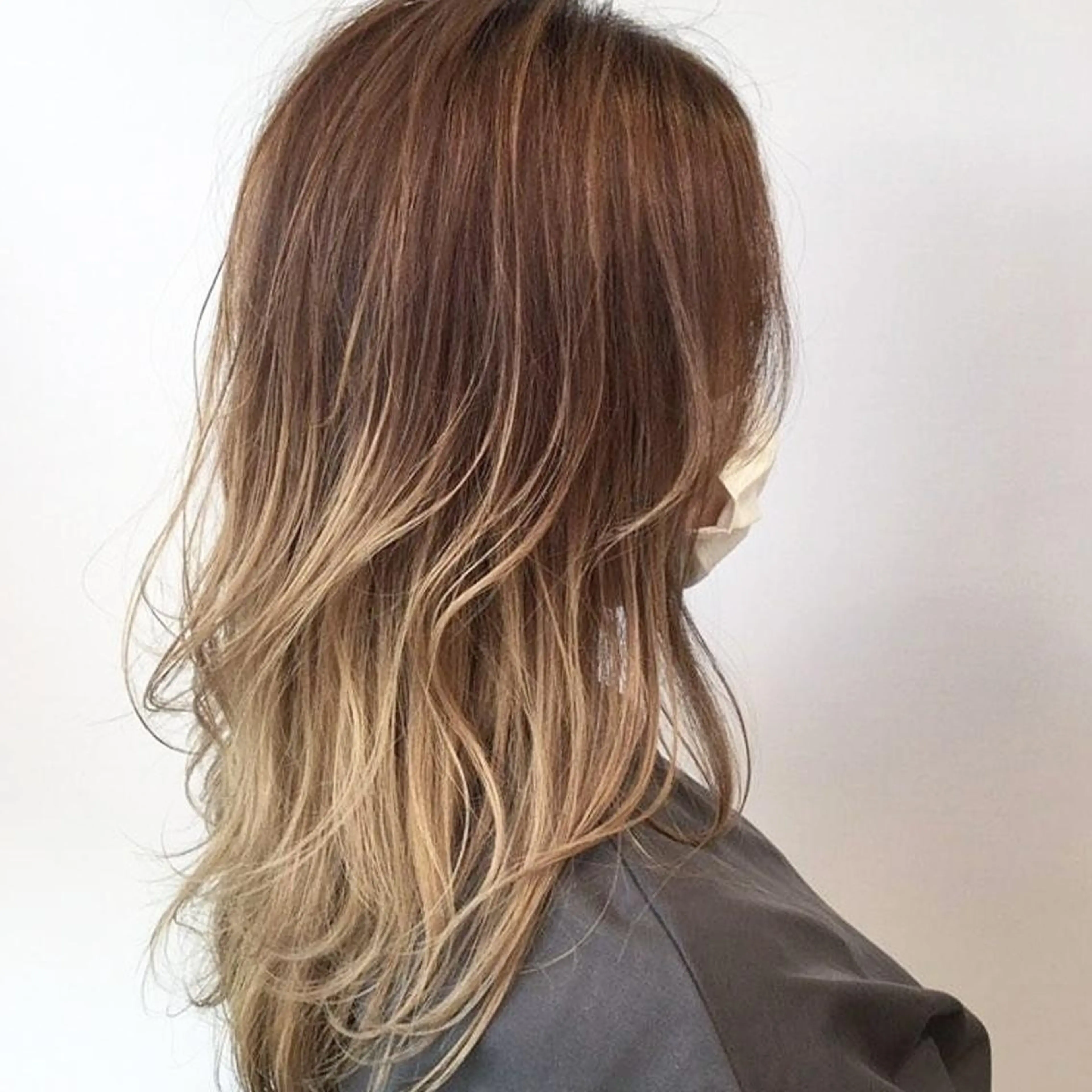 カラー ロング 透明感カラー グラデーションカラー ハイライトカラー ハイライト ヘアカラー トリートメント ブリーチ/ヘアケア/ 艶髪/イギチハルのヘアスタイル