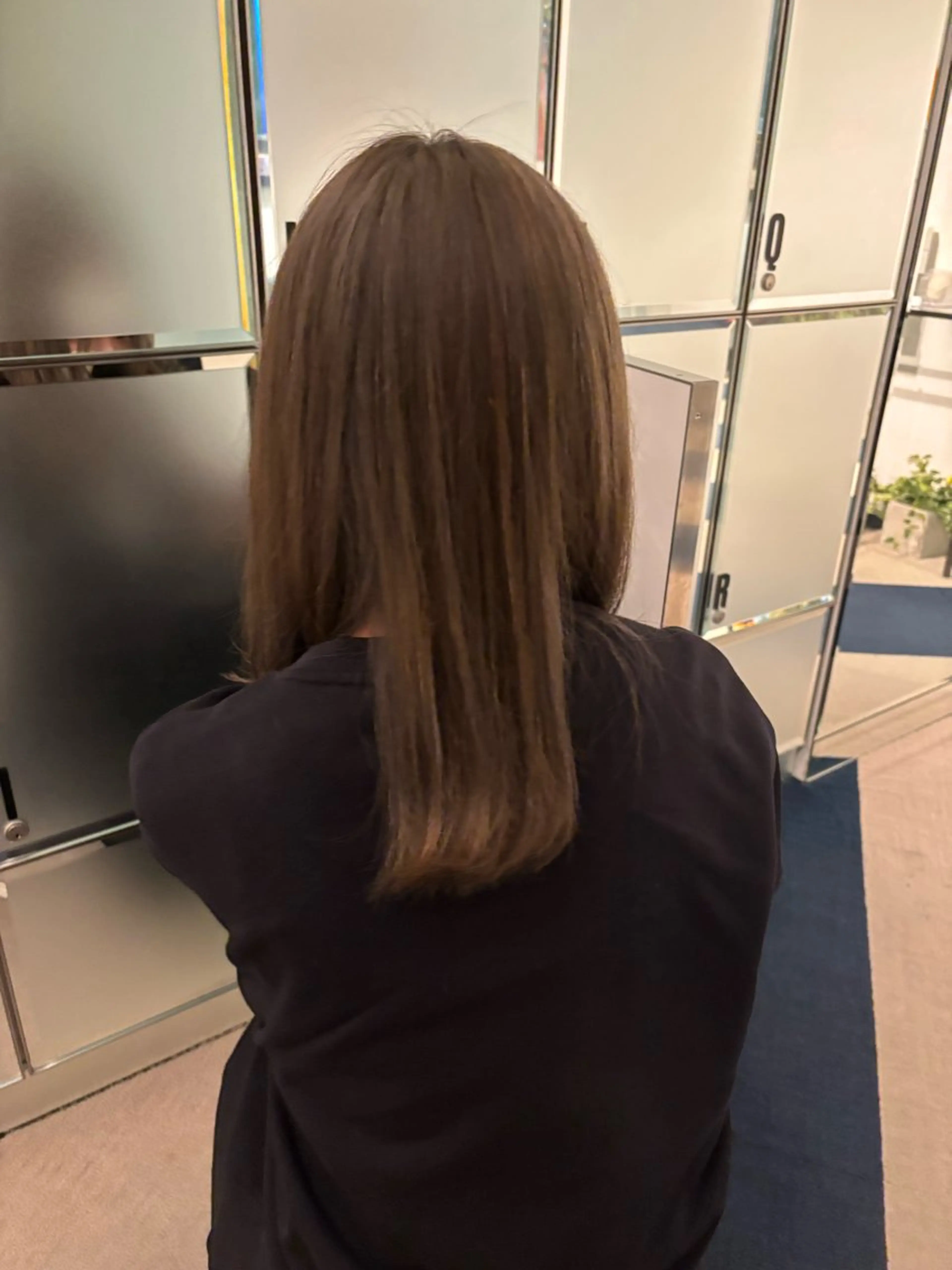 セミロング カラー ヘアカラー トリートメント ワタナベ イオリ🧼のヘアスタイル