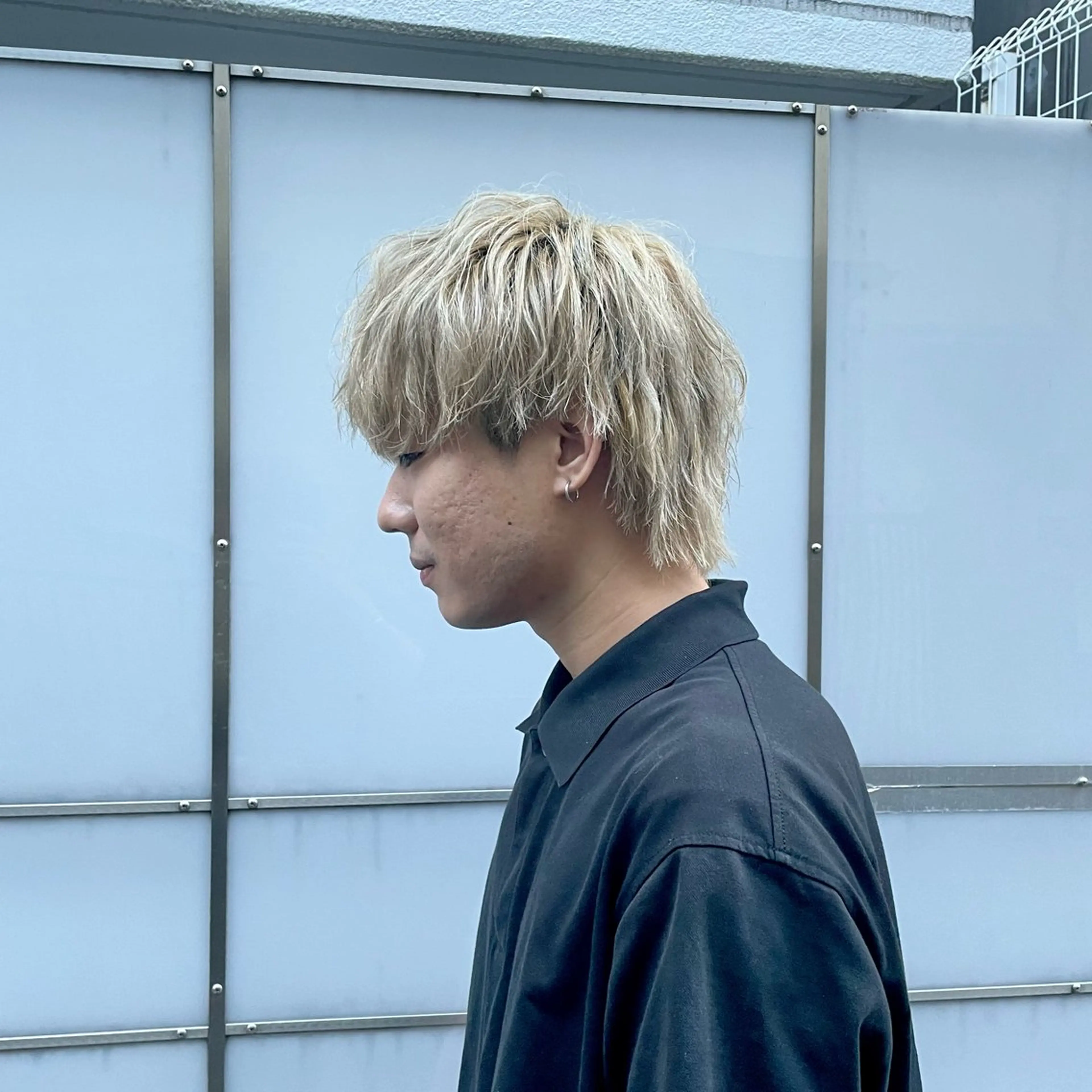 ミディアム カラー メンズ メンズハイトーン マッシュウルフ マッシュ メンズウルフカット ハイトーンカラー カット ヘアカラー メンズ特化美容師/ 藤戸 椋のヘアスタイル