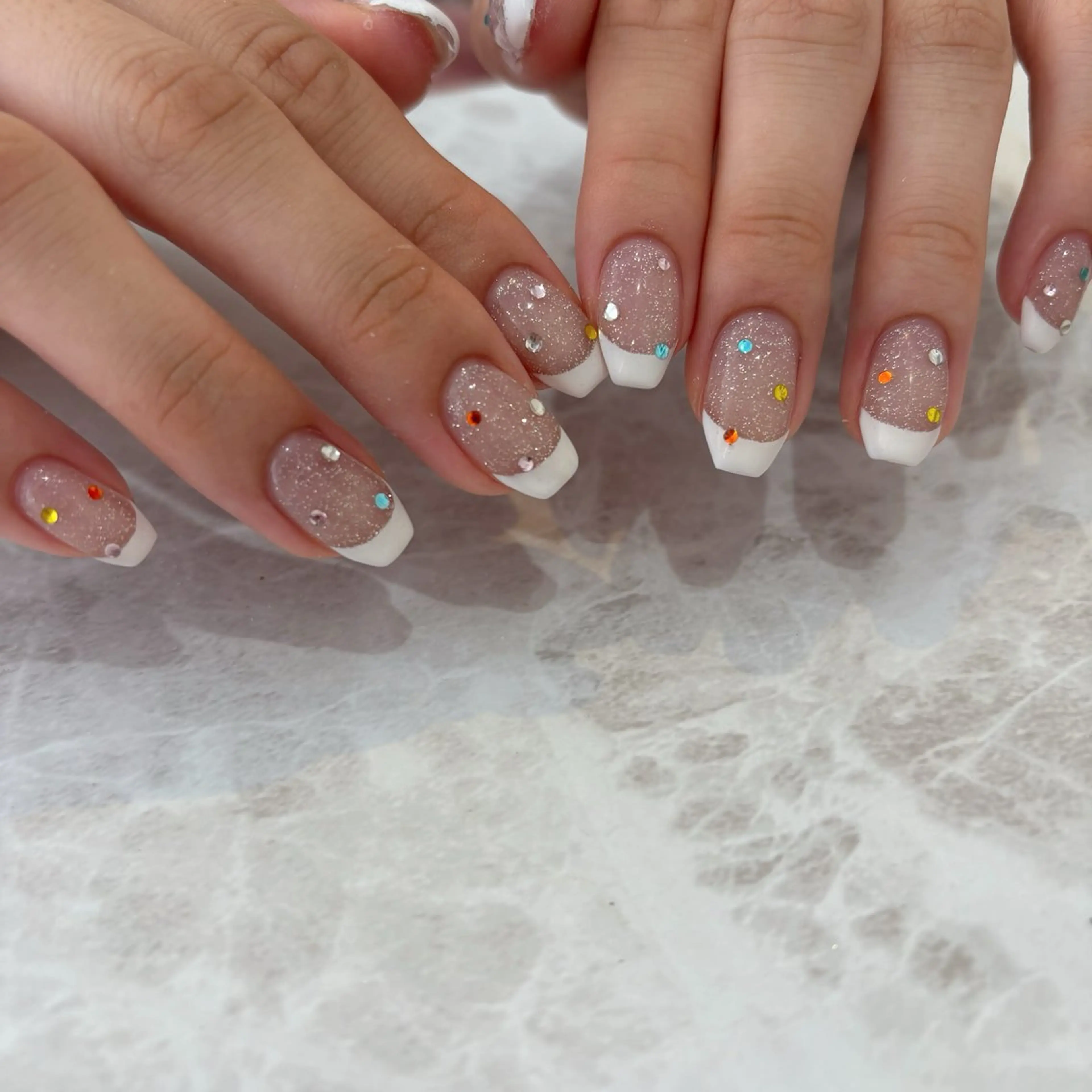 ネイル フラッシュネイル フレンチネイル キラキラネイル ストーンネイル ハンドネイル private salon magique所属・Rina🫧 大阪/福島のネイルデザイン