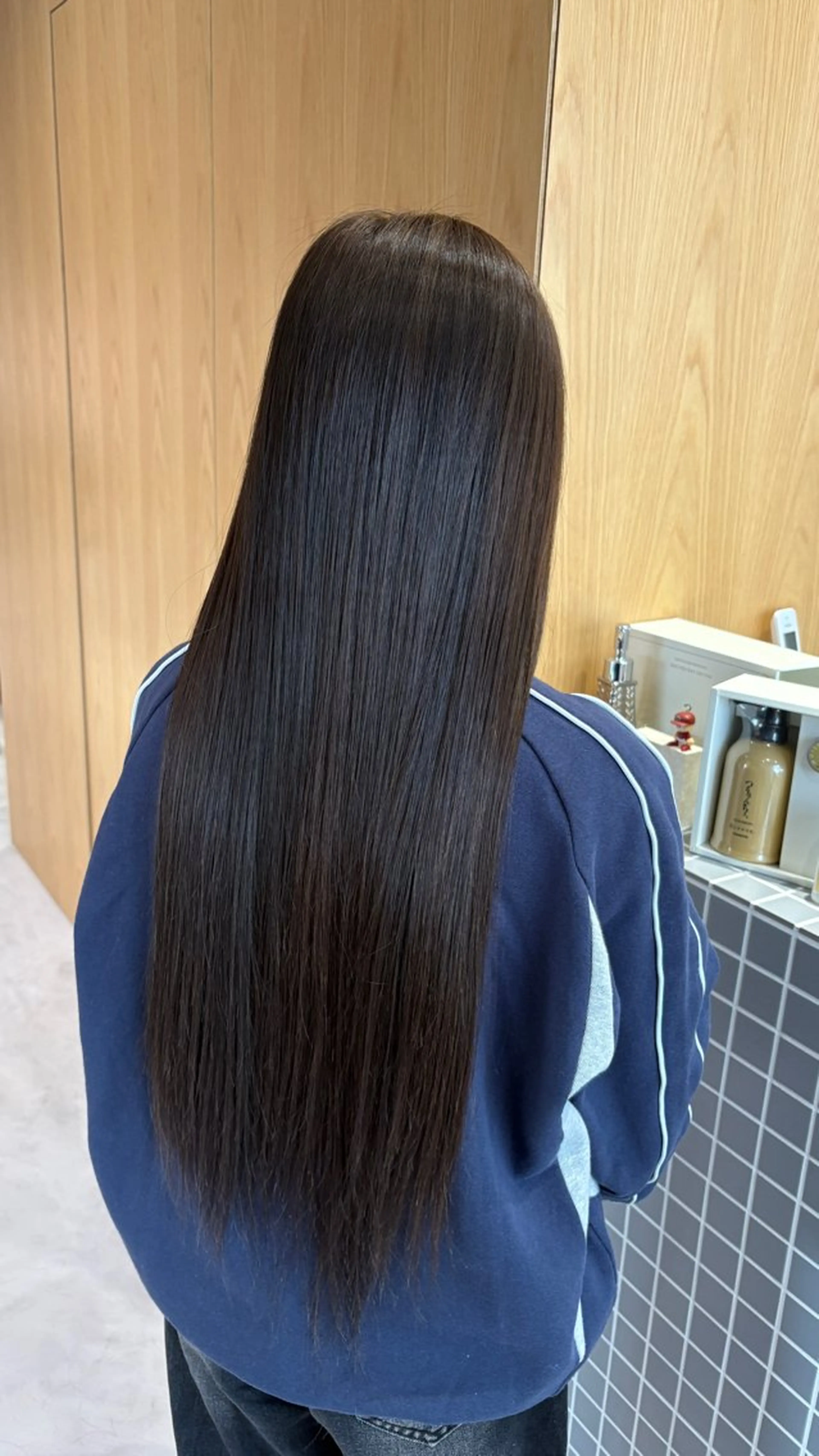 ロング ヘアカラー 井山 葵のヘアスタイル