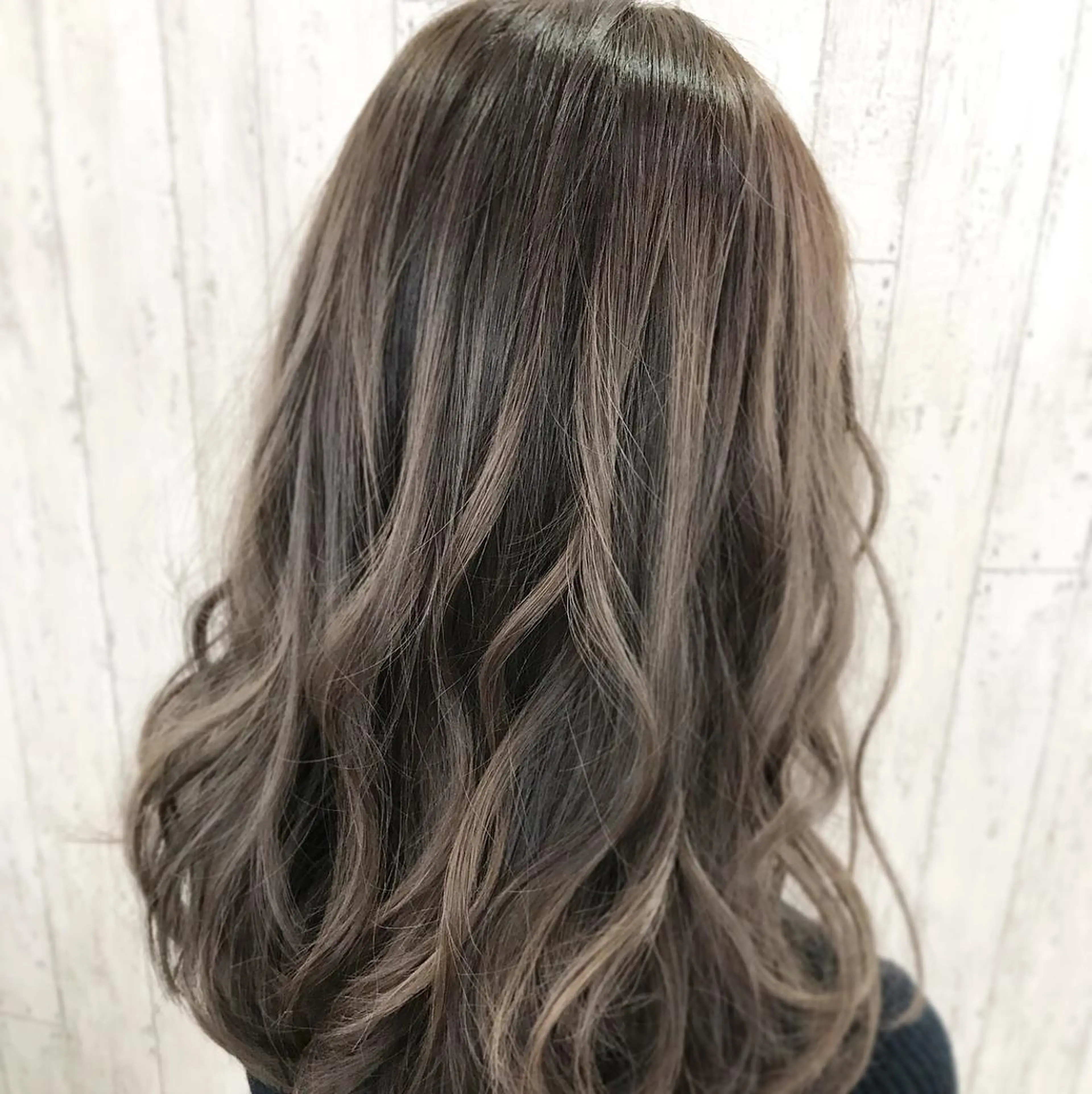 ロング カラー グレージュ kazufumi ..のヘアスタイル