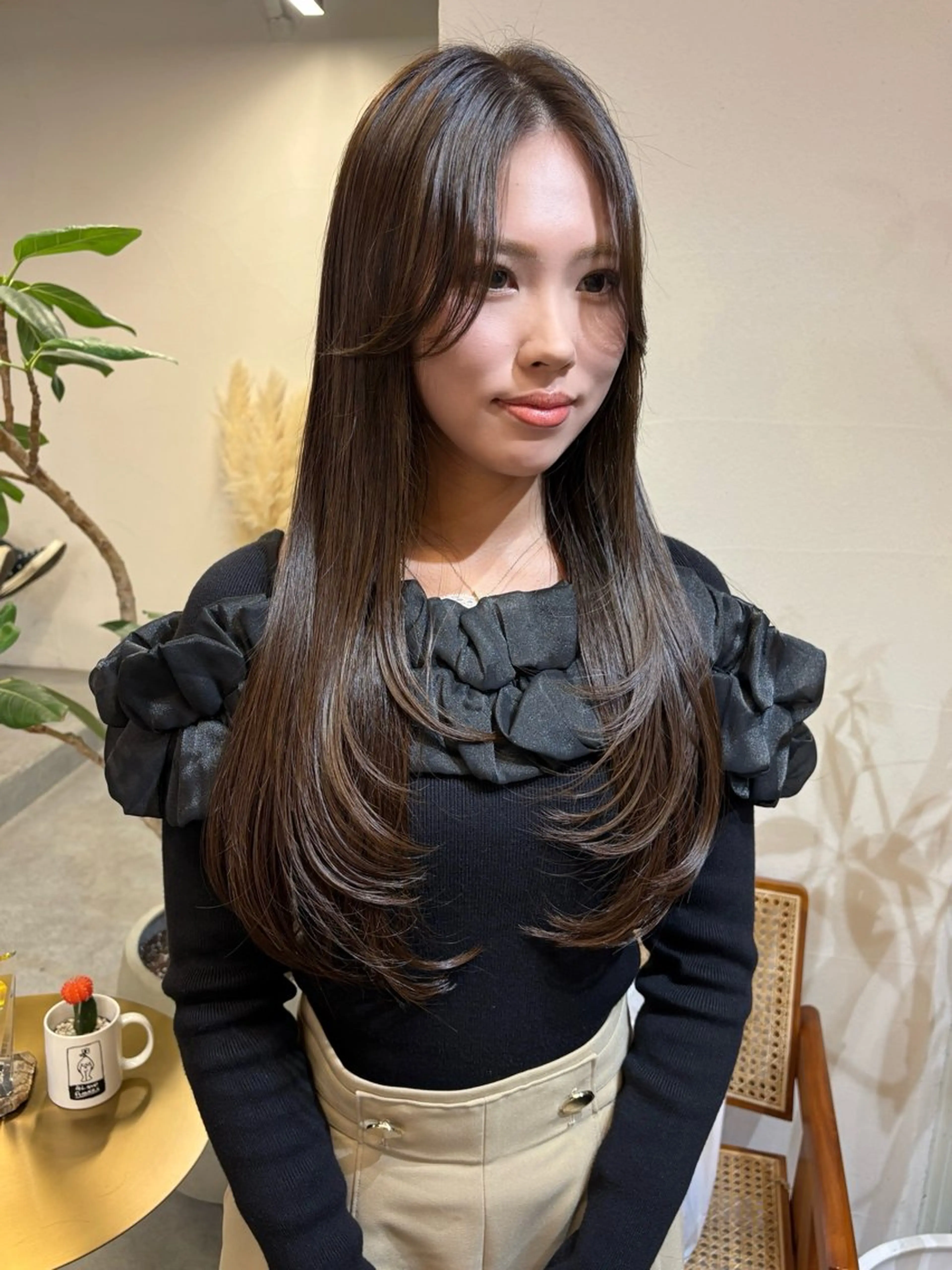 ロング カラー ロングレイヤー ベージュカラー 透明感カラー オリーブベージュ 韓国風ヘア カット ヘアカラー トリートメント ヘアセット Masena所属・💎韓国風レイヤー /ボブ💎Namiのヘアスタイル