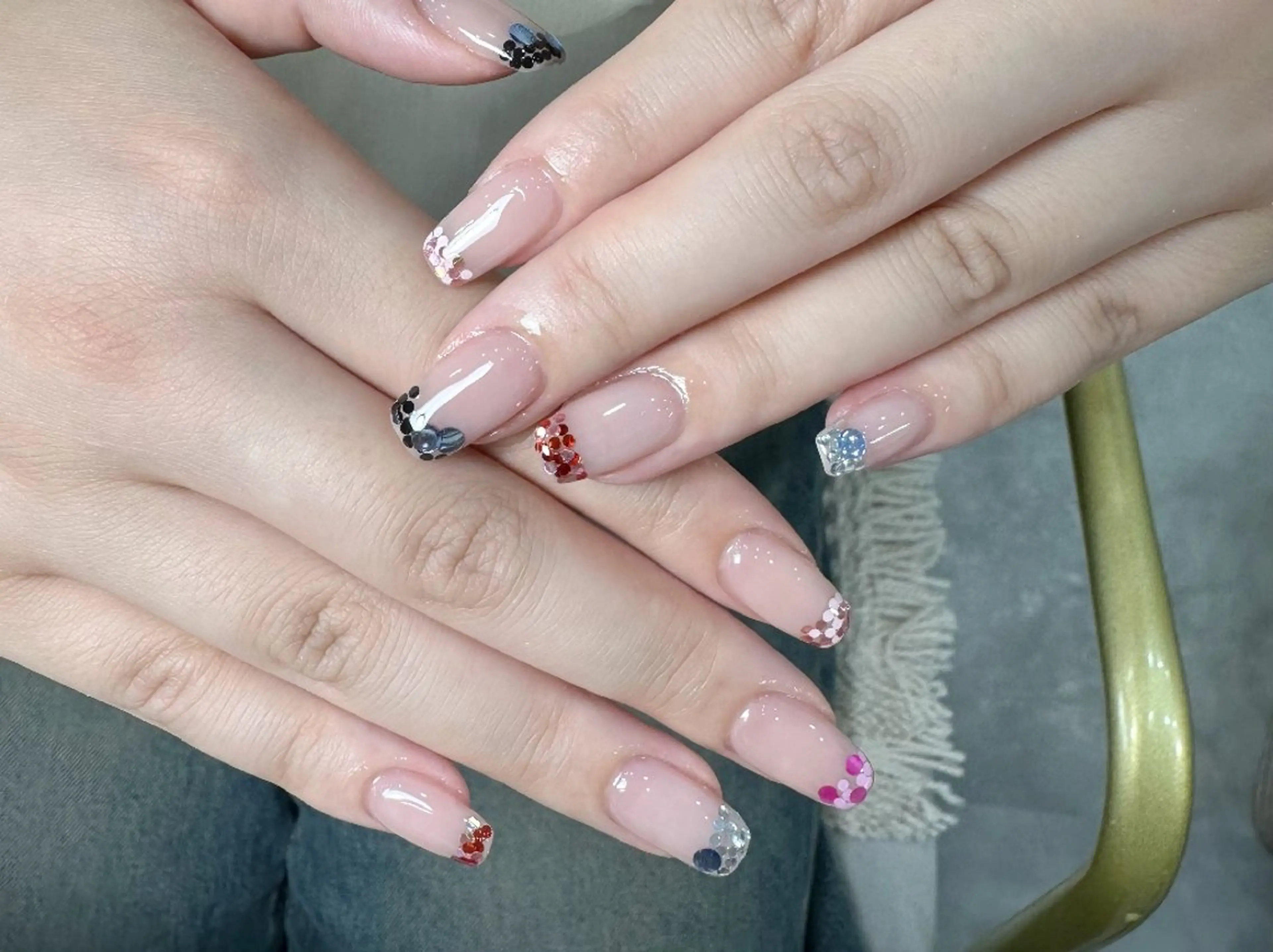 ネイル チークネイル フレンチネイル ジェルネイル ガーリー キラキラネイル ハンドネイル UM Nail Salonのネイルデザイン