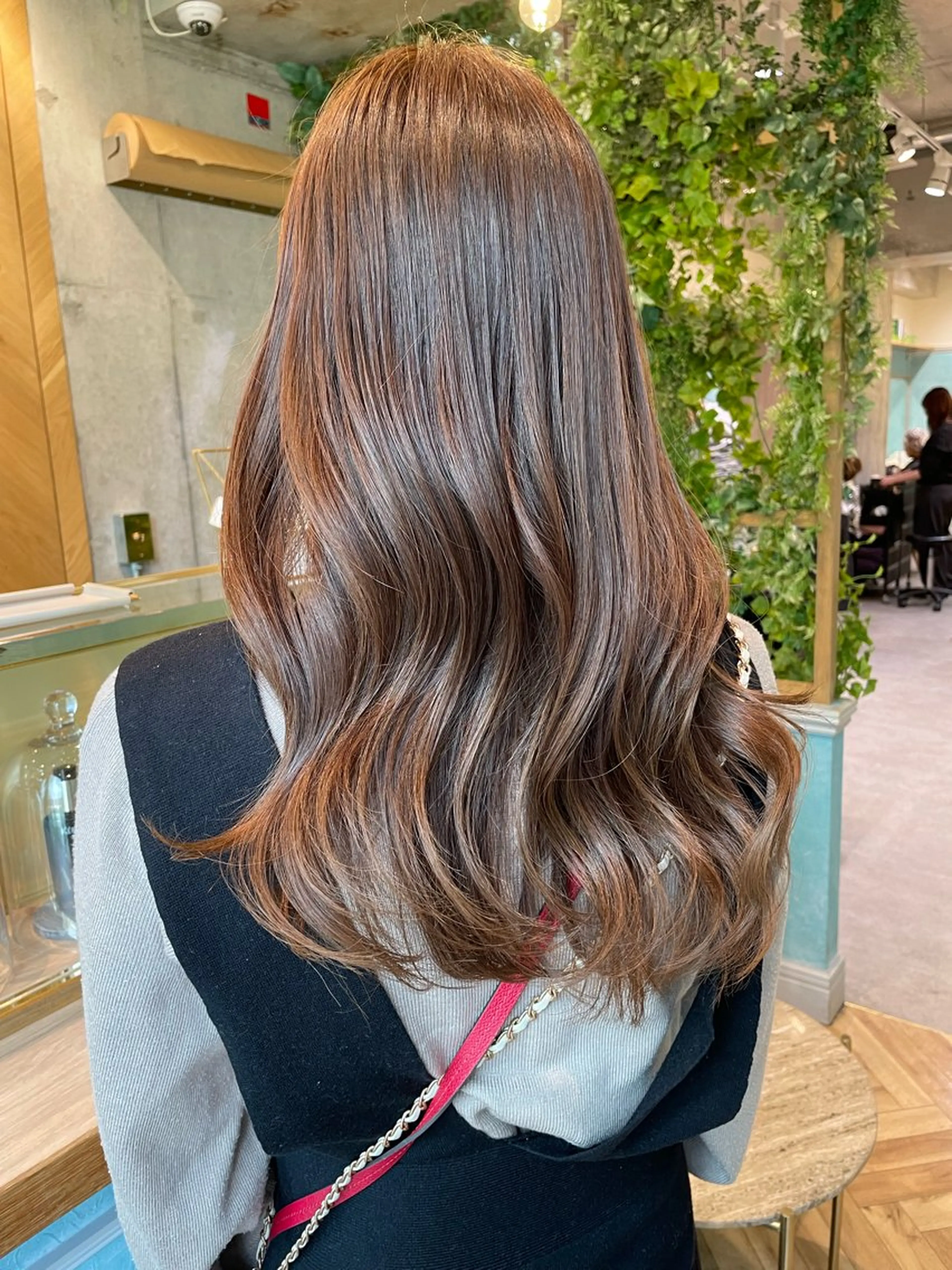 ロング ヘアカラー トリートメント 山本翔一郎 韓国顔周りレイヤーのヘアスタイル