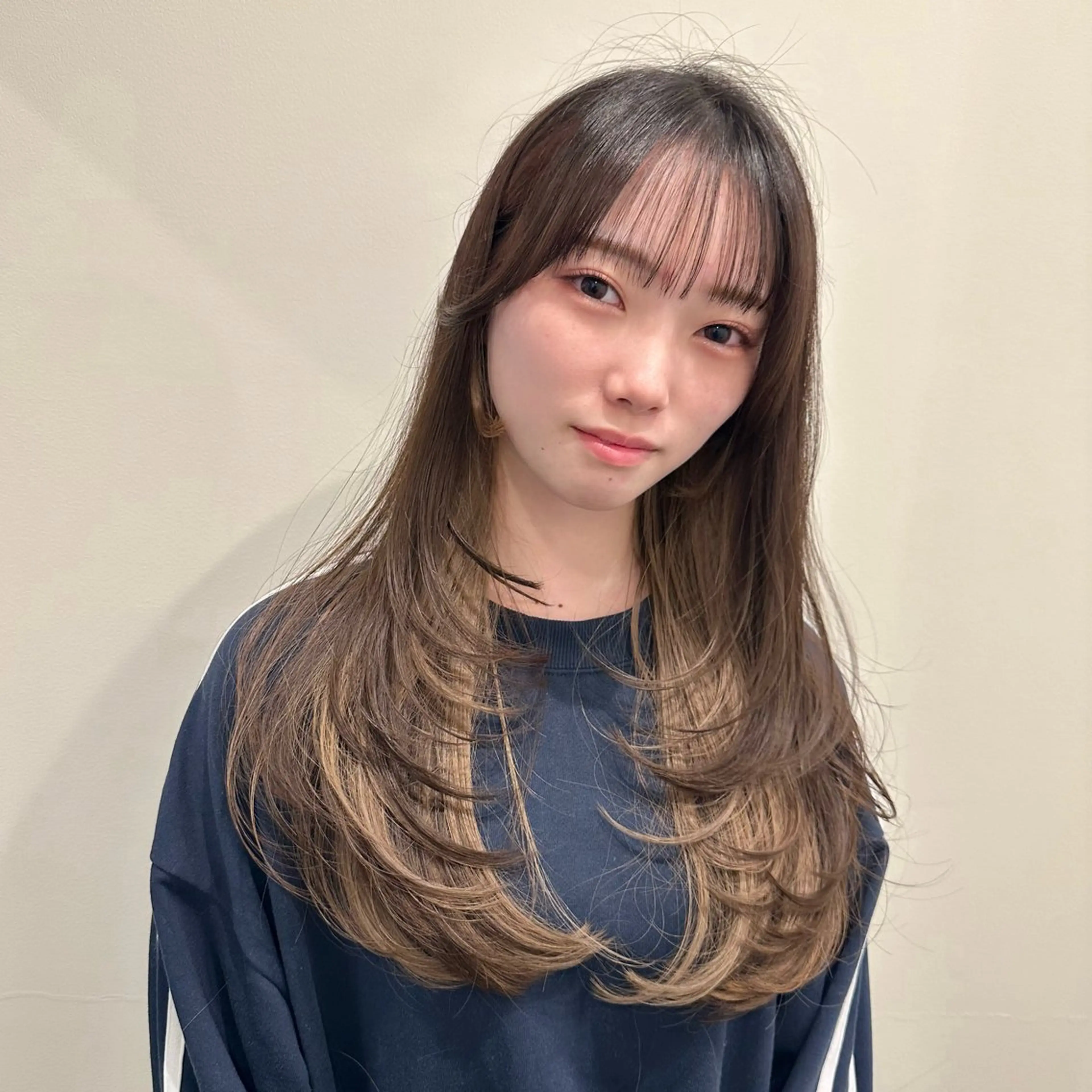 セミロング カット ヘアカラー 🌹ハッシュカット、 レイヤー韓国ヘア🌹のヘアスタイル