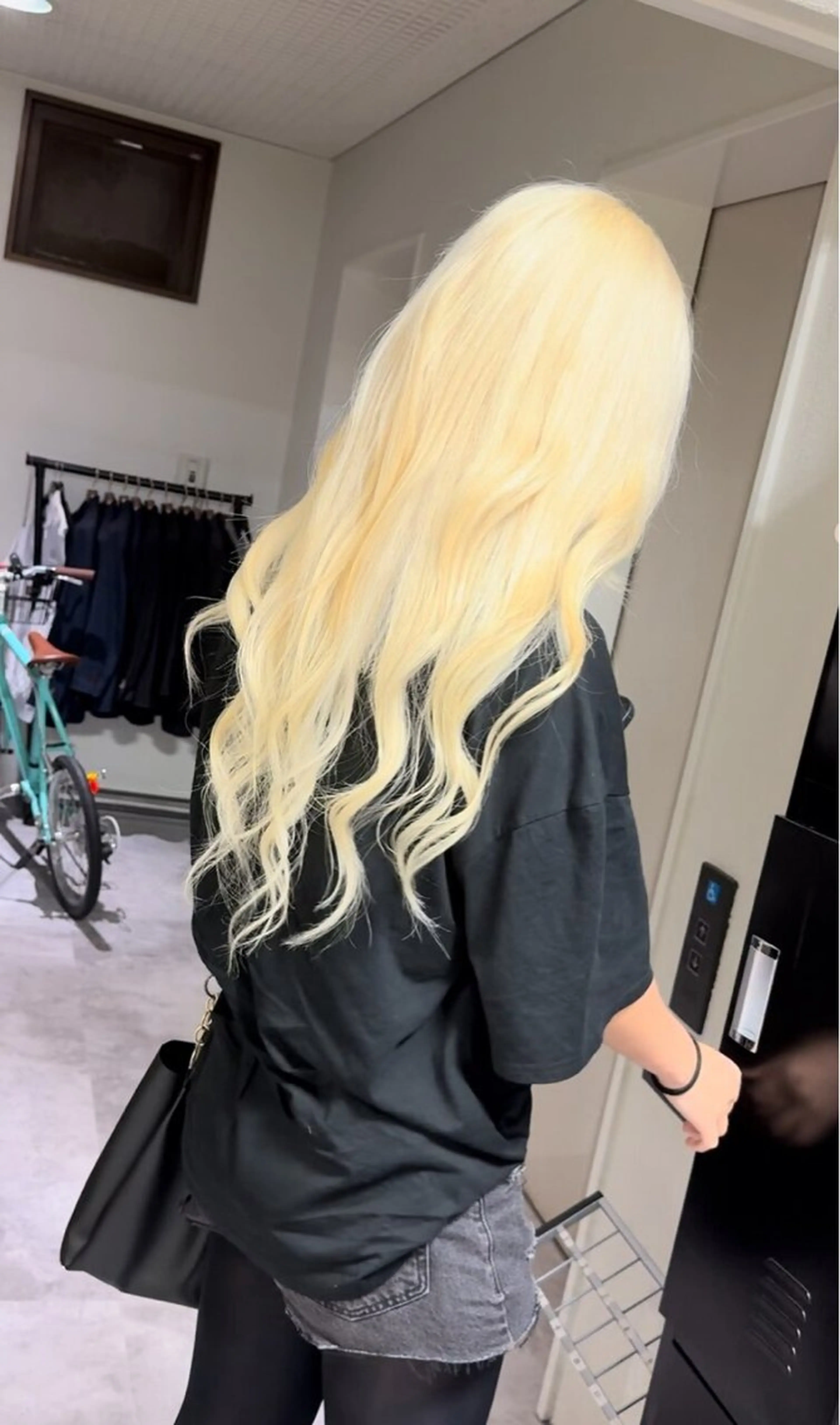 セミロング カット ヘアカラー Maison所属・Maison ハイトーン髪質改善のヘアスタイル