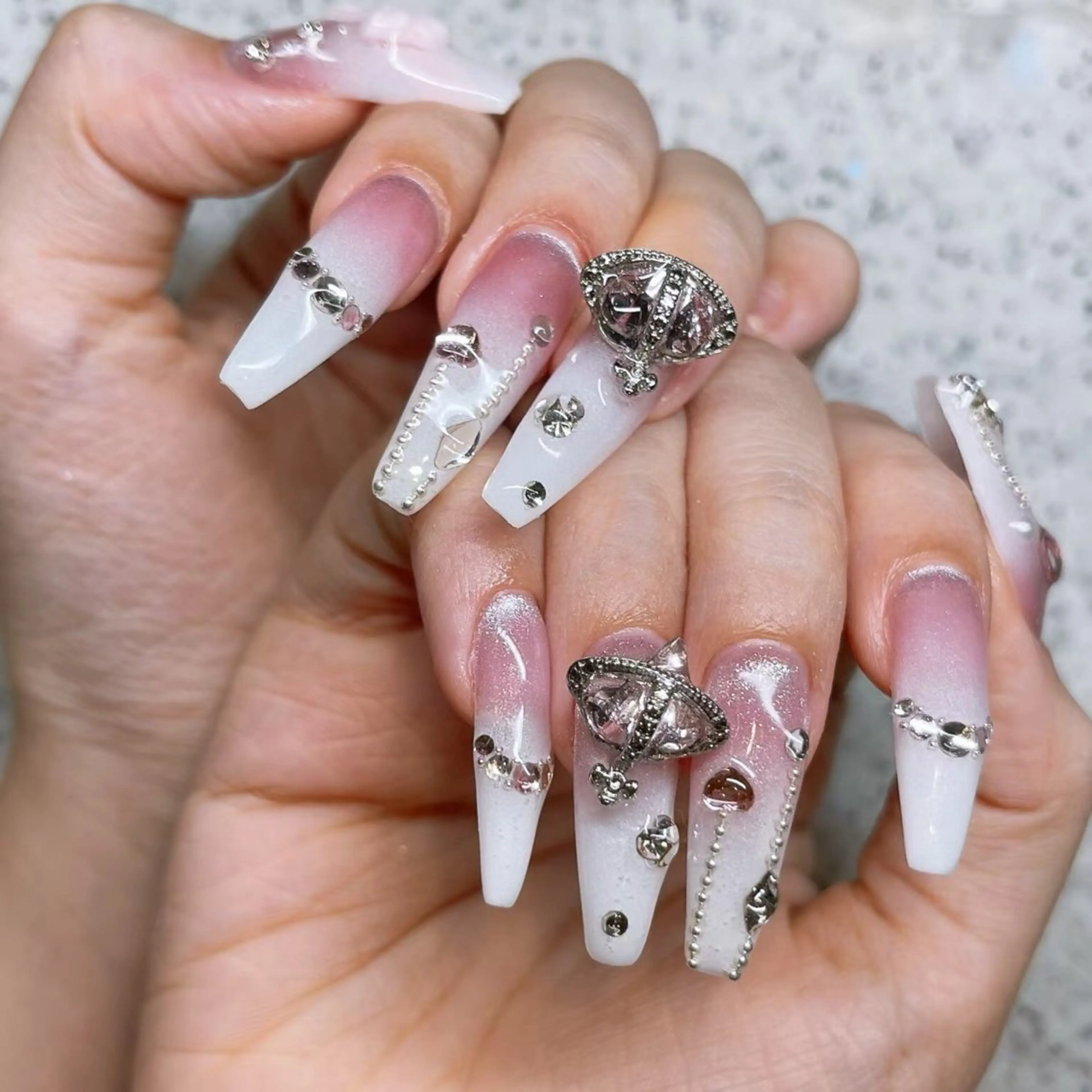 ネイル ハンドネイル Queens テイのネイルデザイン